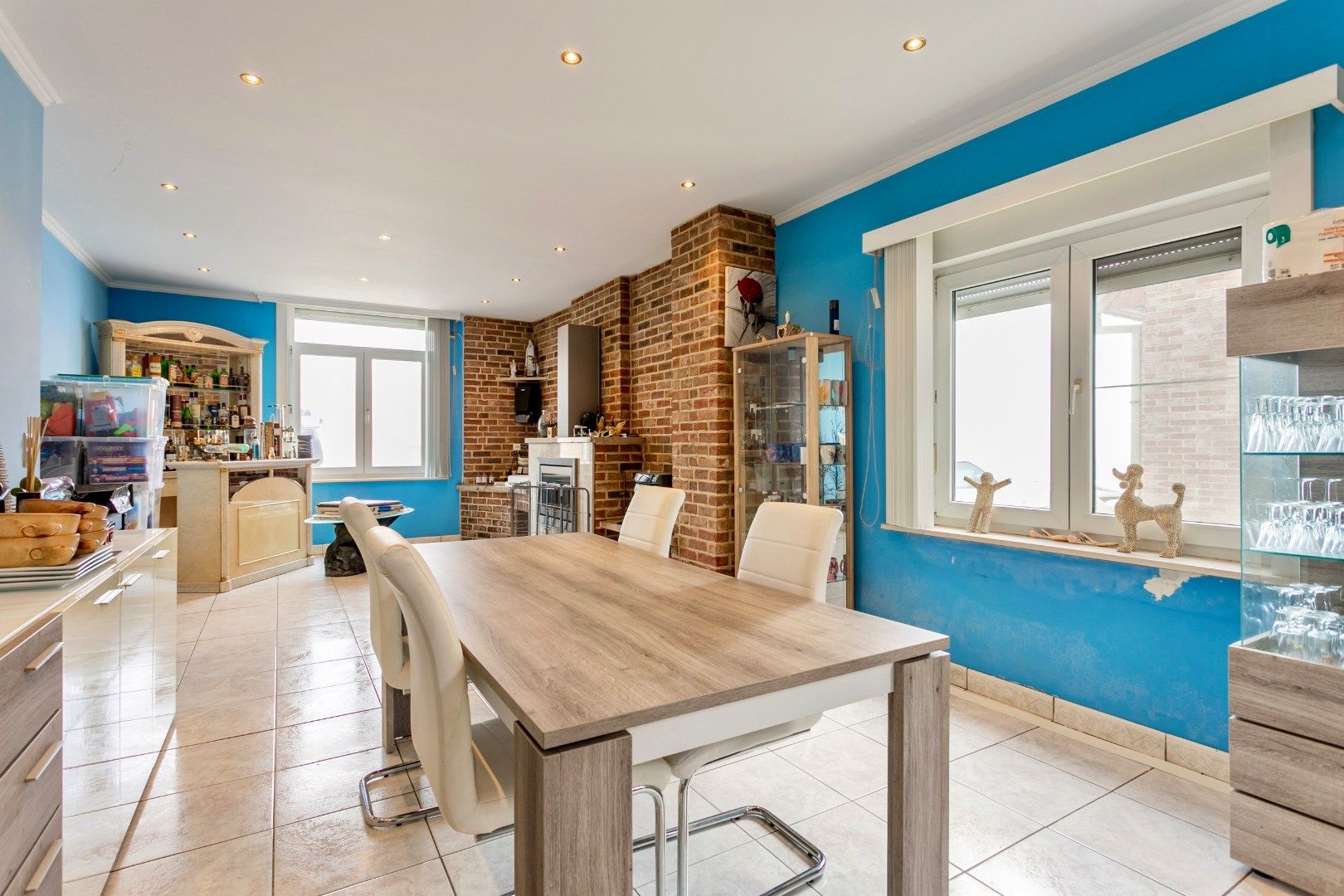 Ruime, te renoveren woning met 3 slpk en garage foto 2