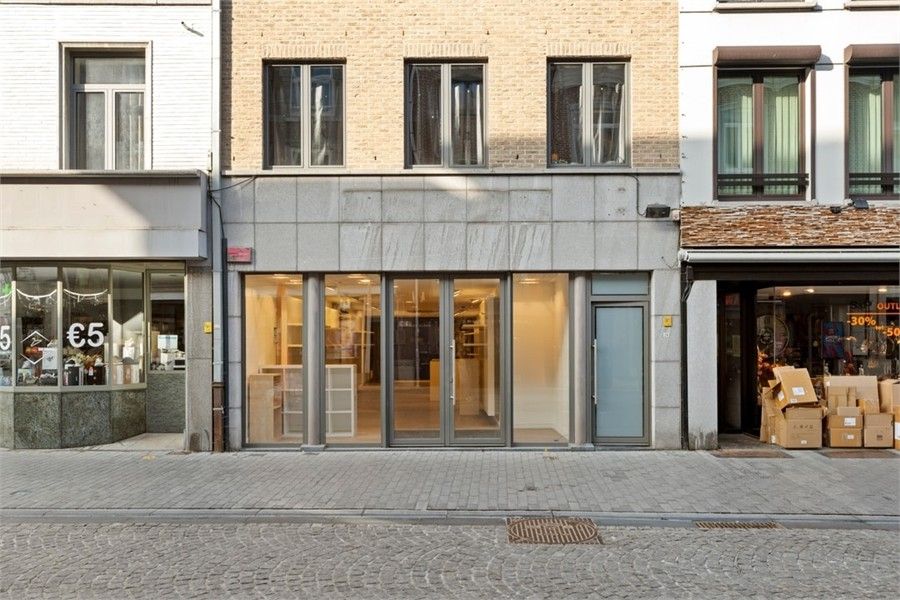HANDELSRUIMTE TE HUUR MIDDEN IN HET STADSCENTRUM VAN SINT-TRUIDEN foto 3