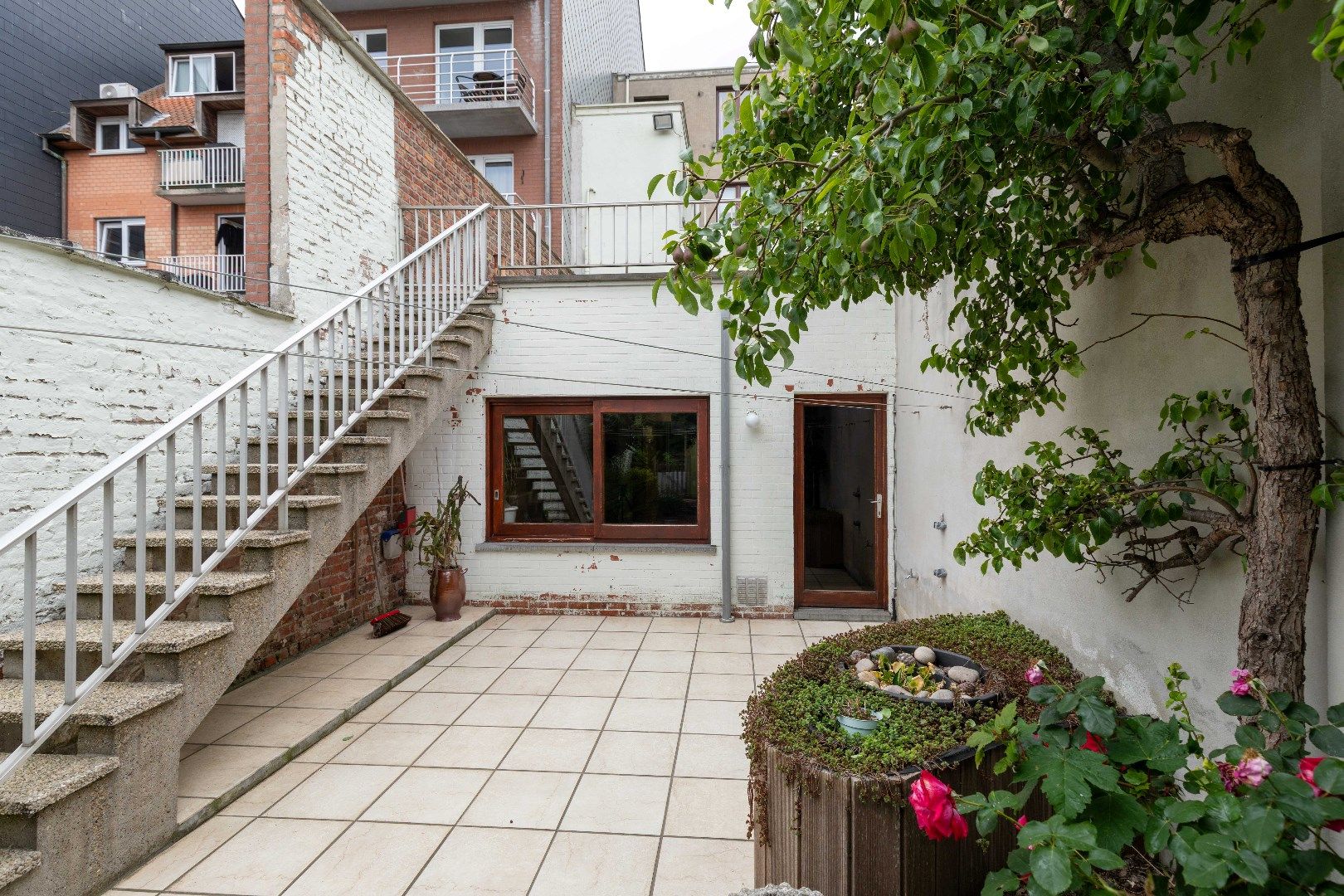 Ruime, praktische woning met grote garage, praktijk en 5 slaapkamers! foto 15
