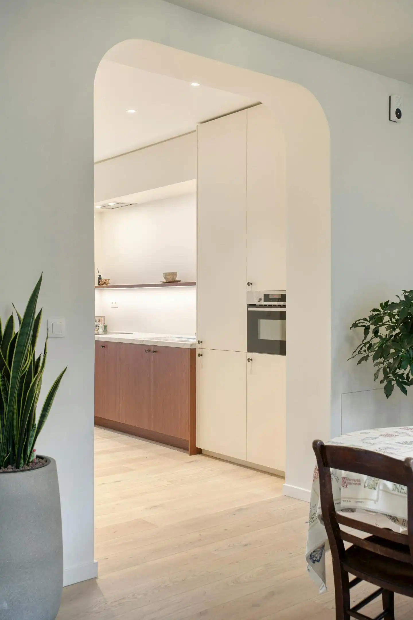  Prachtig vernieuwde woning te koop in centrum Kortrijk foto 6