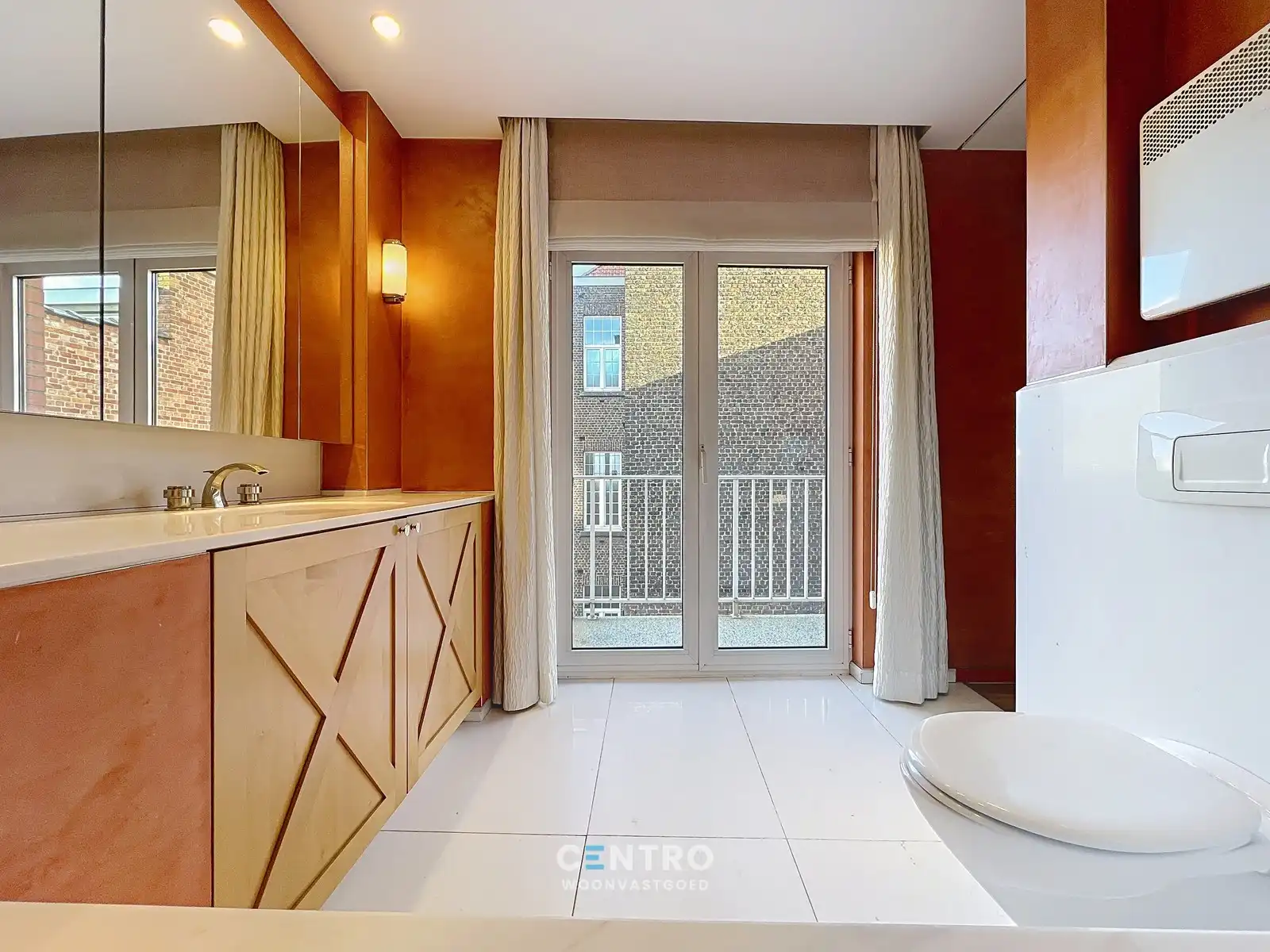 Appartement op AAA-locatie: ruim (127m²), ZONNIG doorloopappartement op de Grote markt (o.a. 2 slpk, dressing, 2 badk, 2 terrassen). foto 22