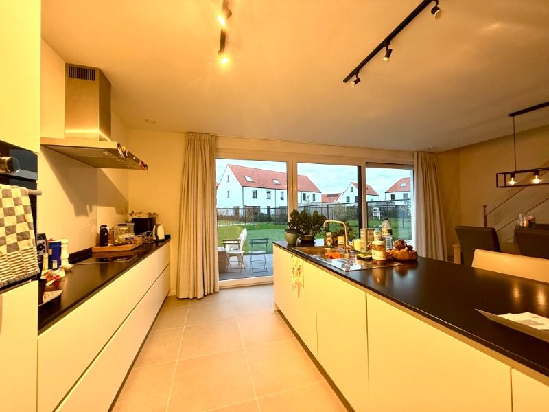 Recente, instapklare woning met 3 ruime slaapkamers en garage foto 14