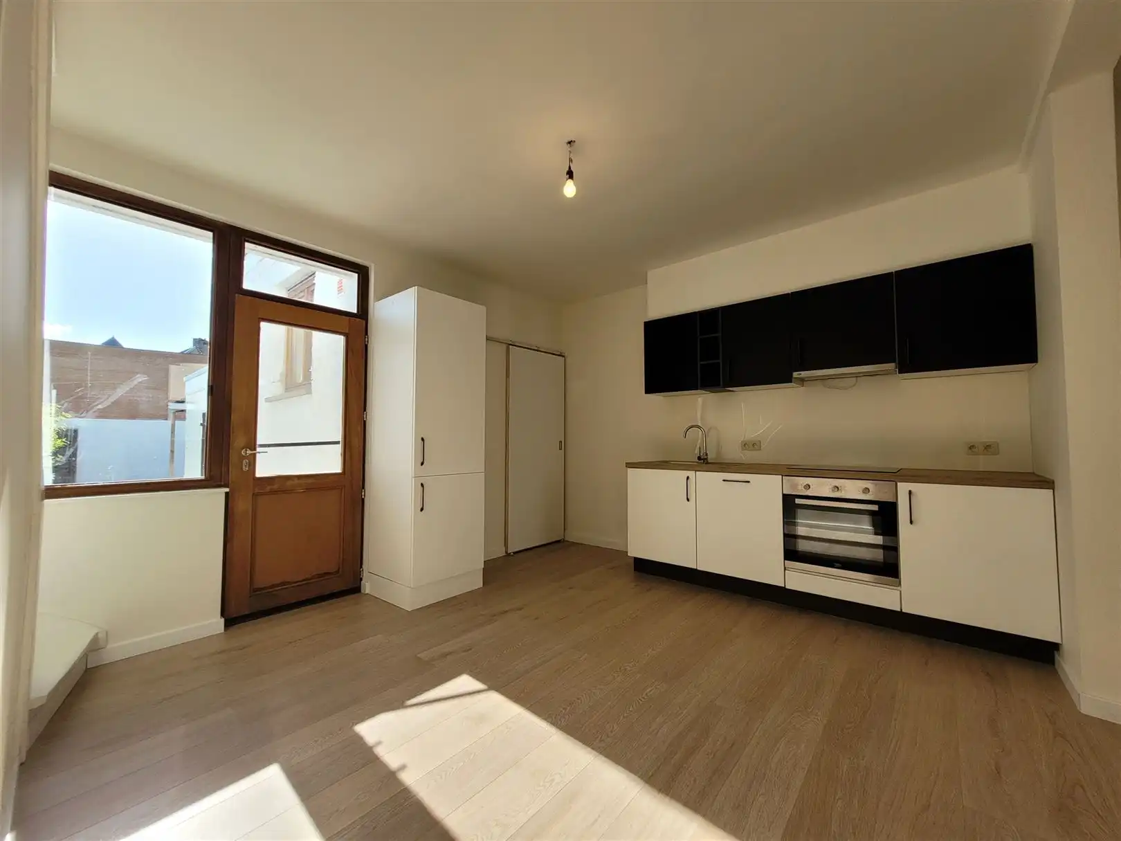 Gerenoveerde woning met zonnige tuin foto 6