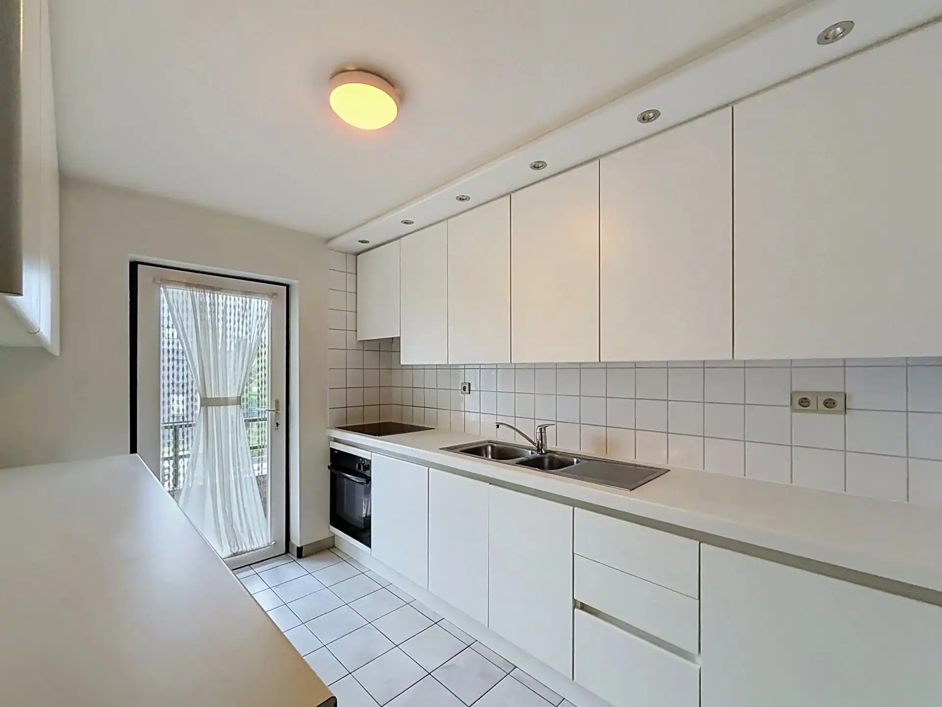 Ruim appartement met 2 slaapkamers, 2 staanplaatsen en 3 kelders foto 9