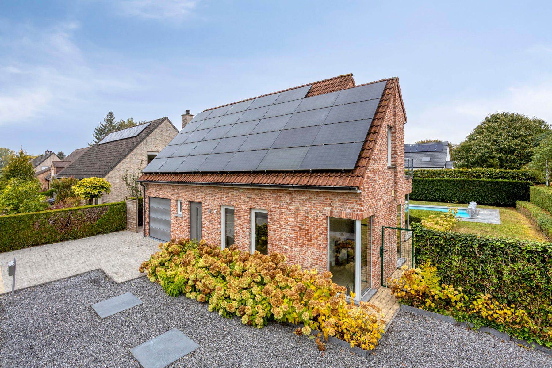 Modern gerenoveerde energiezuinige villa & verwarmd zwembad foto 3