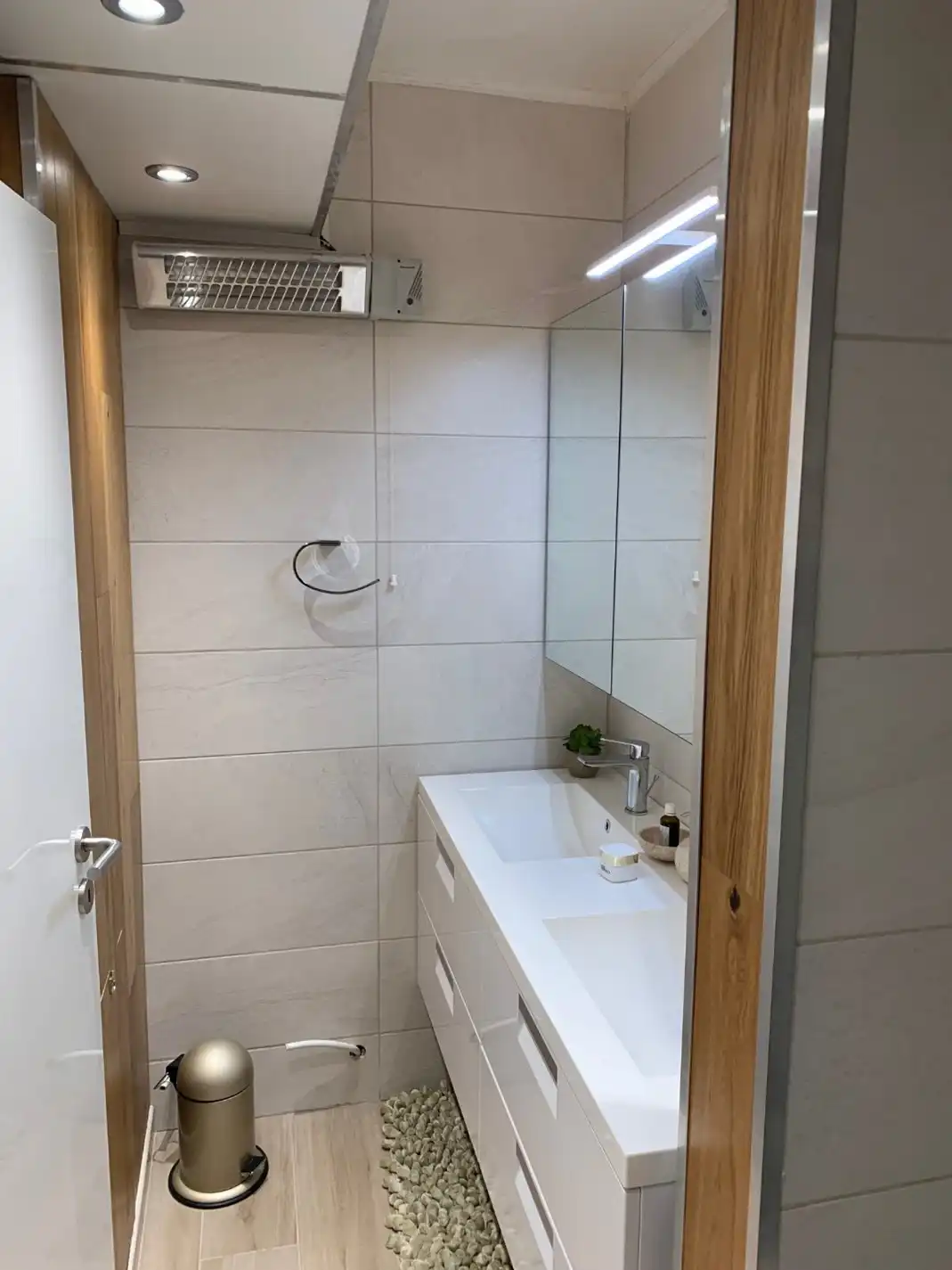 Gemeubeld tweeslaapkamerappartement met terras vlak aan de Zeedijk Oostende foto 15