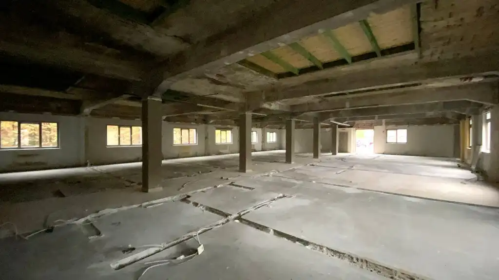 Kantoorrenovatieproject te koop vlakbij klaverblad in Gent foto 5