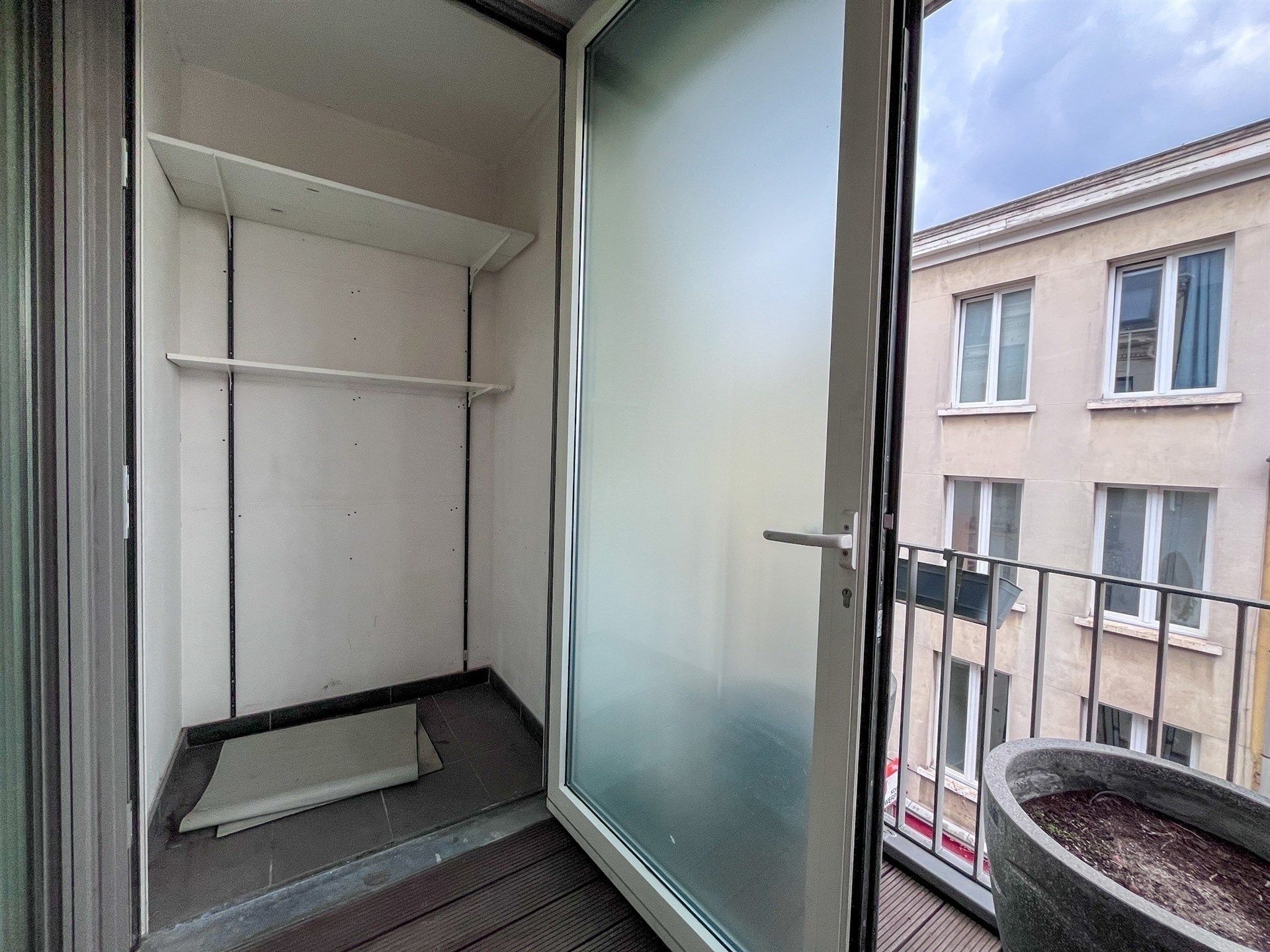 2 slpk appartement - ruim terras - dubbele autostaanplaats foto 13