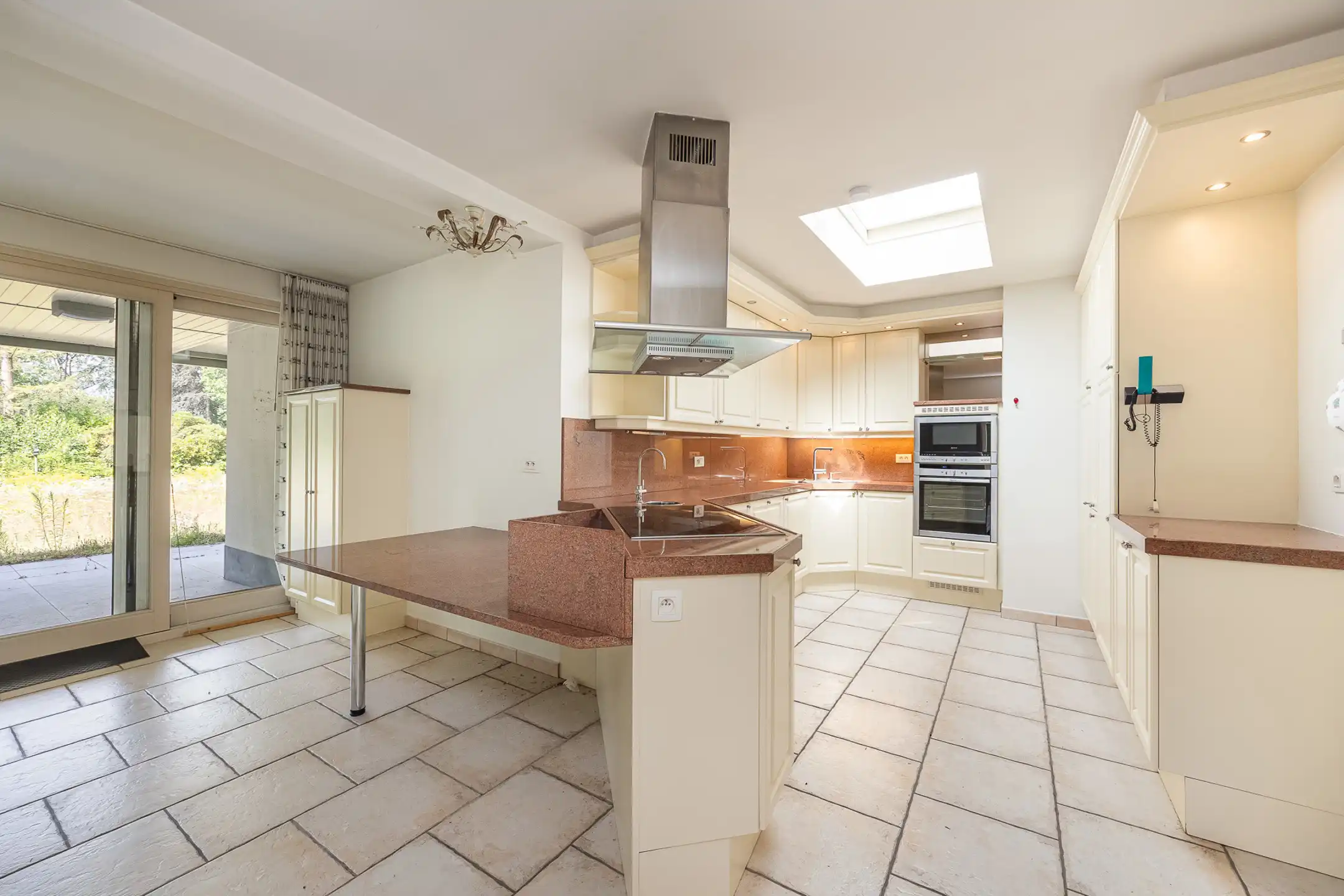 Ruime villa met 2 (mog. 3) slaapkamers op 2.030 m² op het ZW foto 17