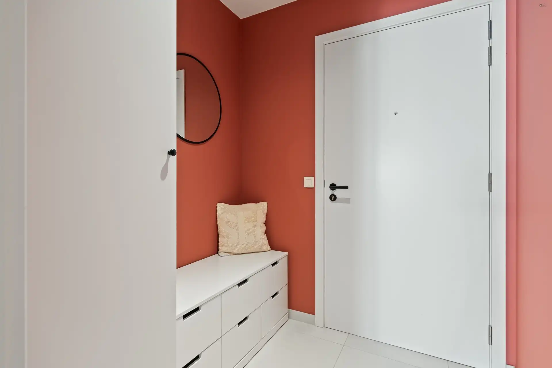 Luxueus afgewerkt gelijkvloers appartement te centrum Stekene foto 3