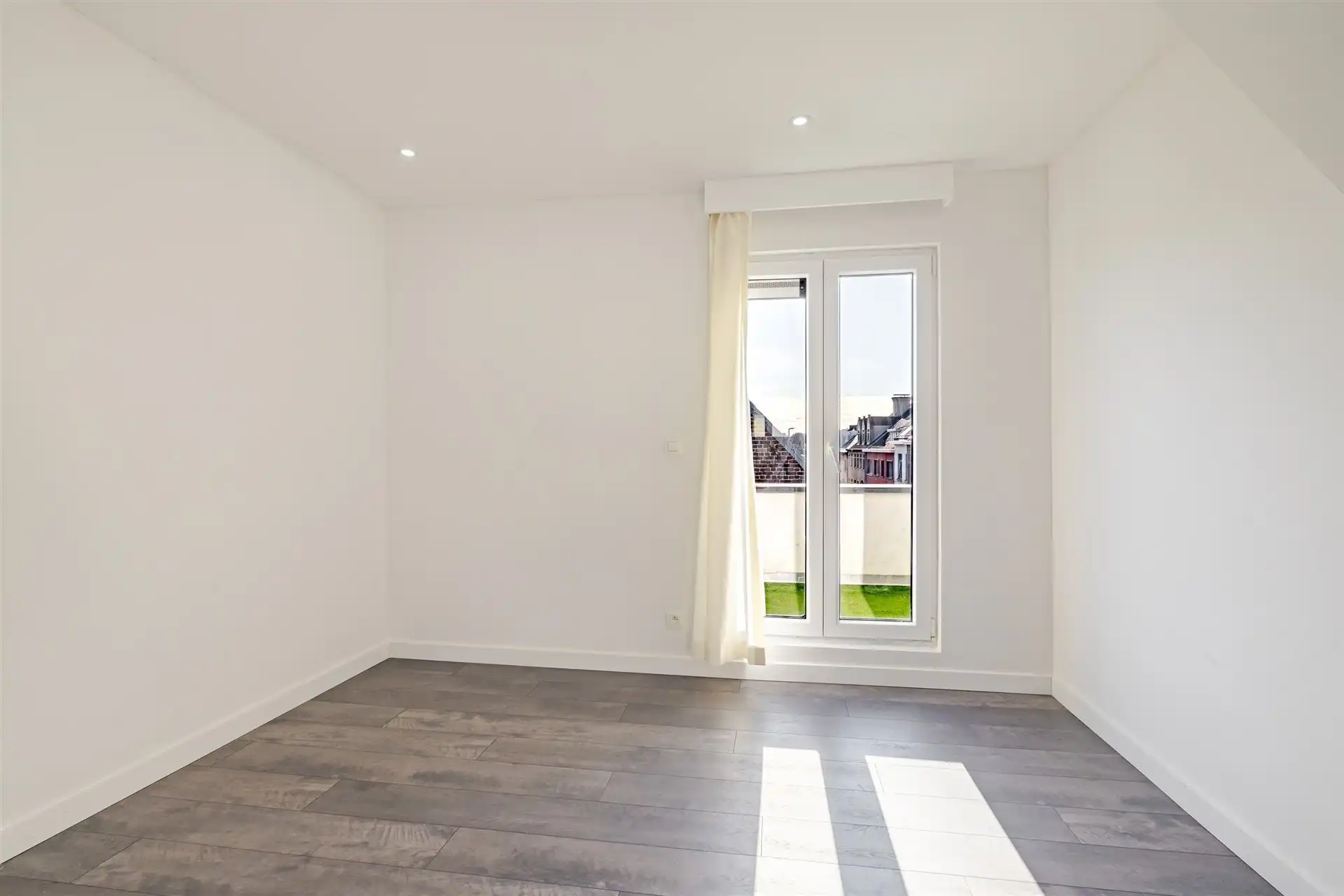 Top gerenoveerde woning met 4 slks, garage en terrassen foto 12