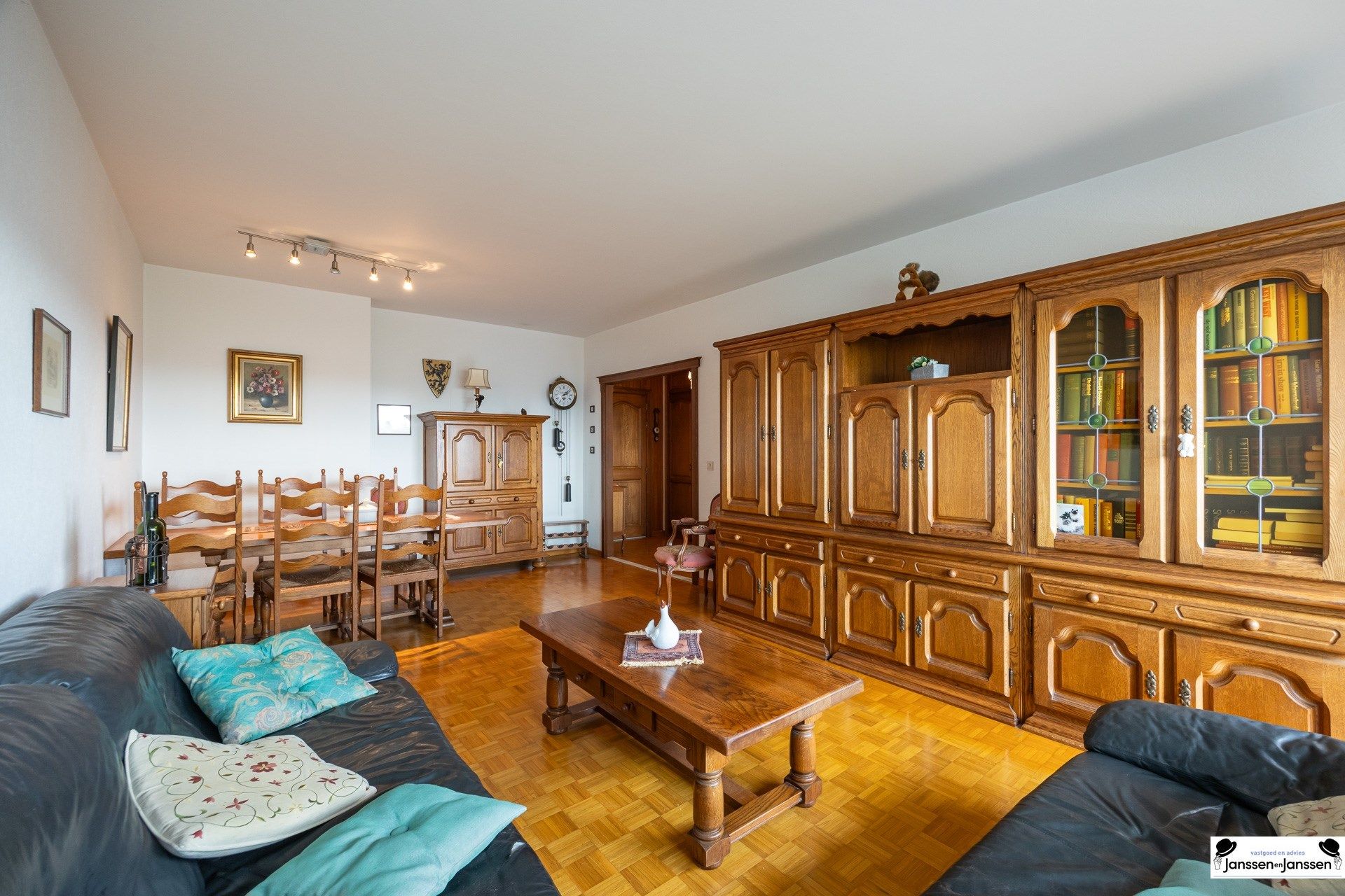 Instapklaar één-slaapkamer appartement met prachtig uitzicht! foto 2