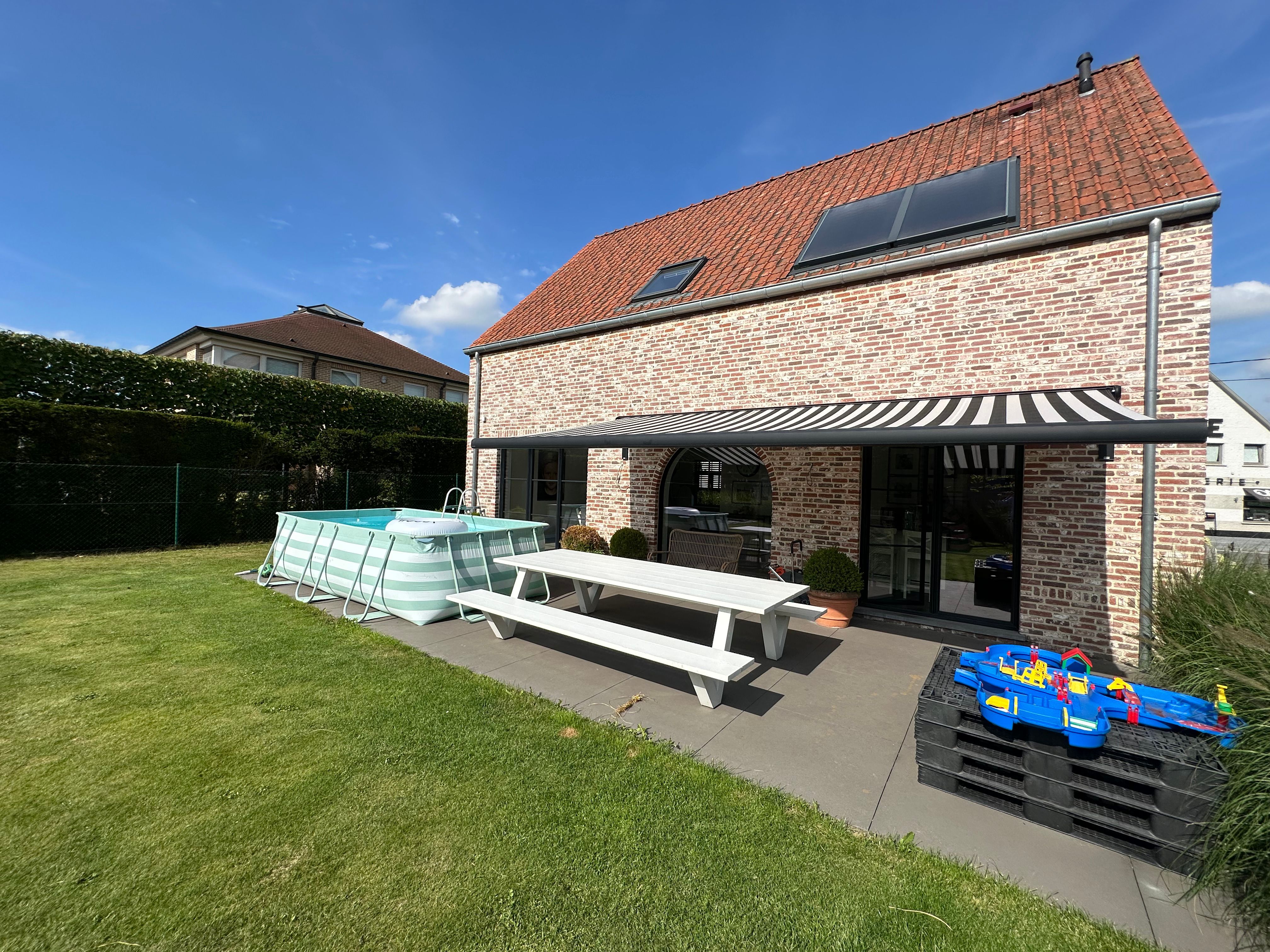 Recente, stijlvolle woning met mooie tuin nabij centrum Merelbeke foto 2