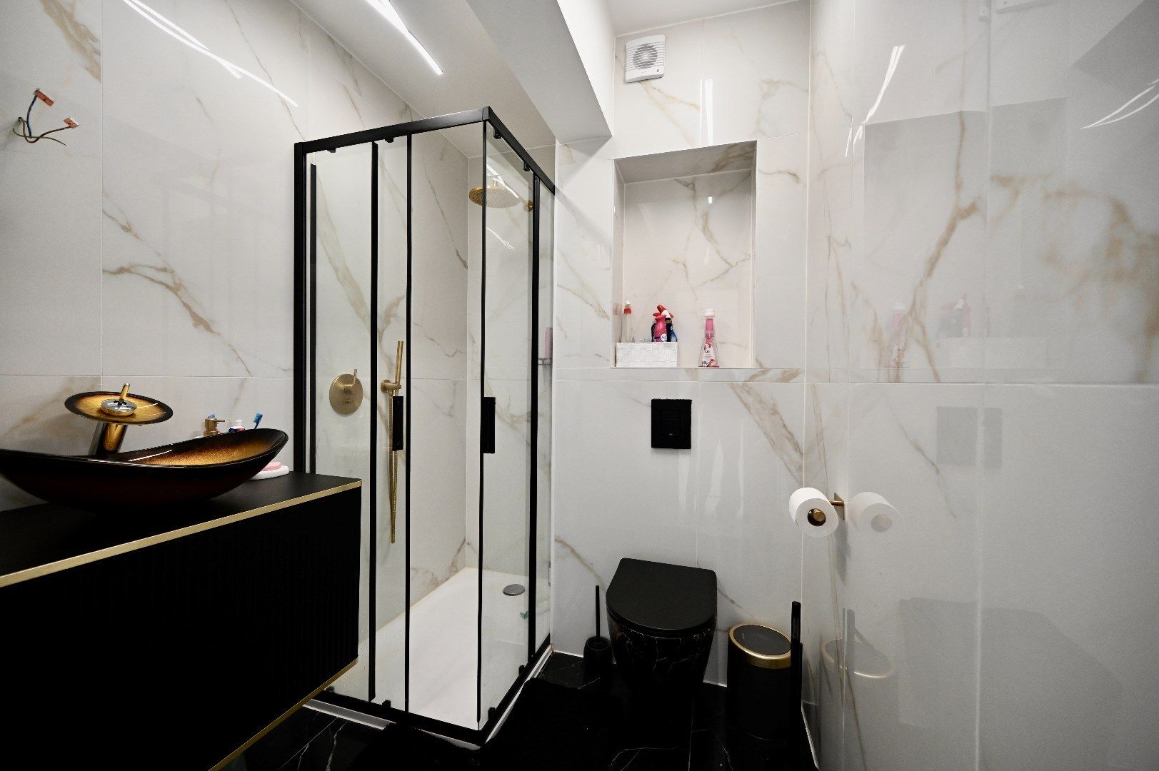 STIJLVOL GERENOVEERD APPARTEMENT MET OVERDEKTE STAANPLAATS TE MARIAKERKE foto 6