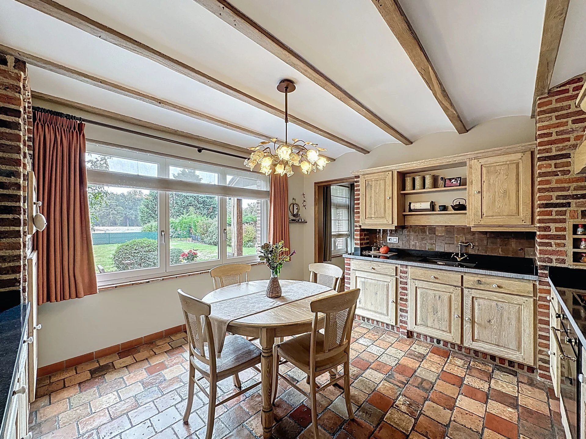 Zeer verzorgde landelijke woning op prachtig perceel met 3 slaapkamers en 2 badkamers. foto 12