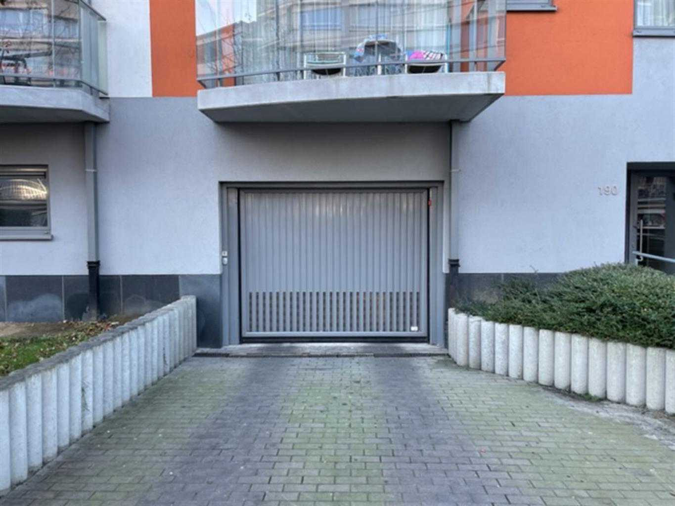 - PARKEERPLAATS TE KOOP IN GESLOTEN RESIDENTIE - foto 5