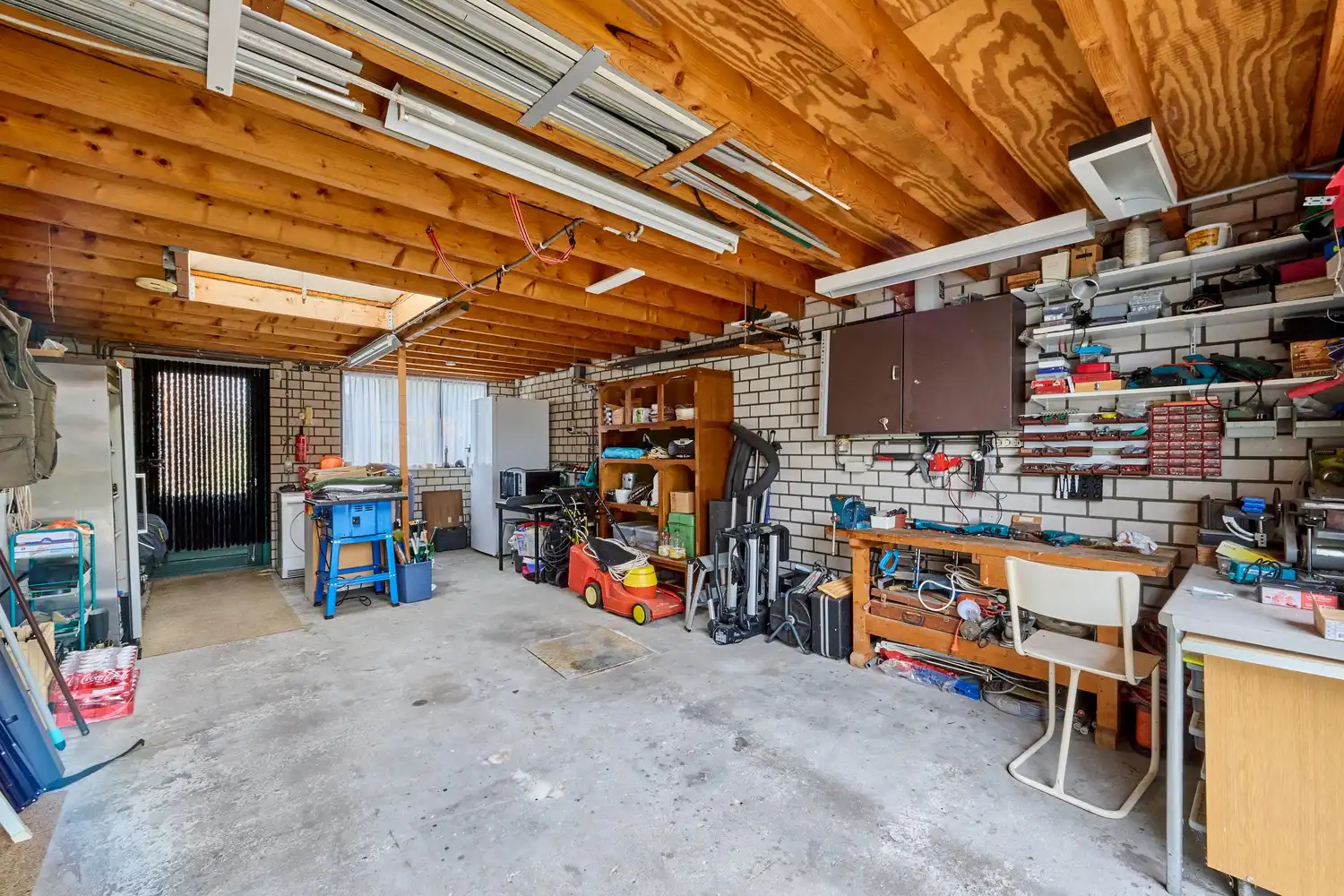 Gezellige en goed onderhouden bungalow met praktische bovenverdieping op fraai aangelegd perceel foto 17