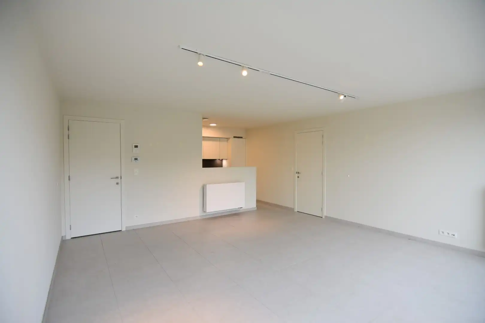 Lichtrijk 2-slpk appartement met privé parking nabij Rumbeke foto 5