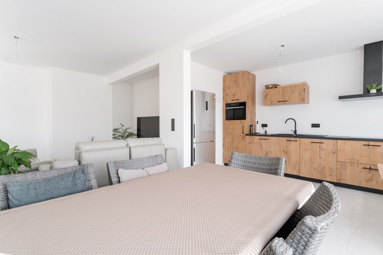 Ruim en volledig gerenoveerd 3 slaapkamer appartement foto 10