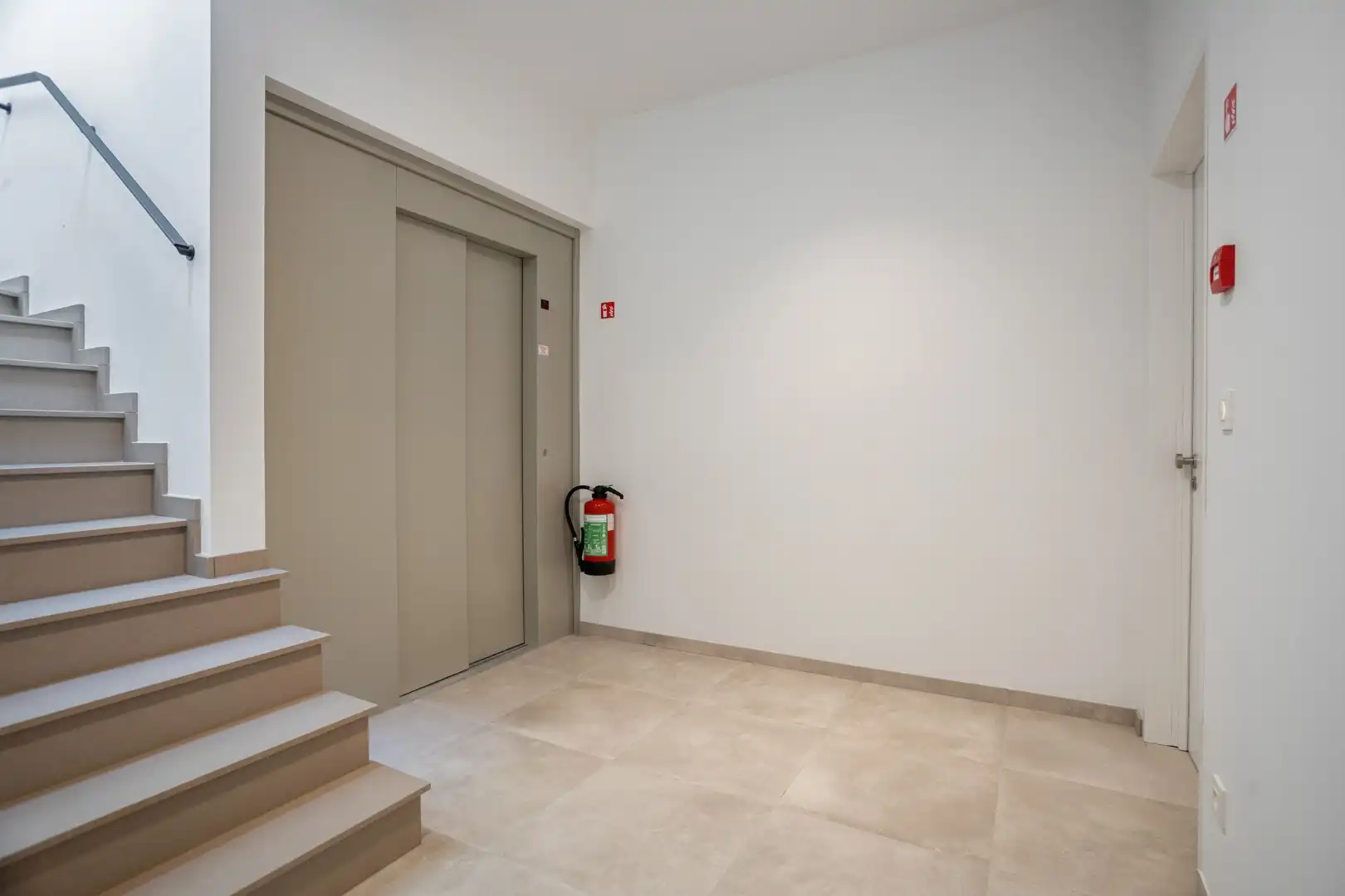 Volledig gerenoveerd appartement in Holsbeek met 3 slaapkamers en lift - EPC 72 Kwh/m² foto 3