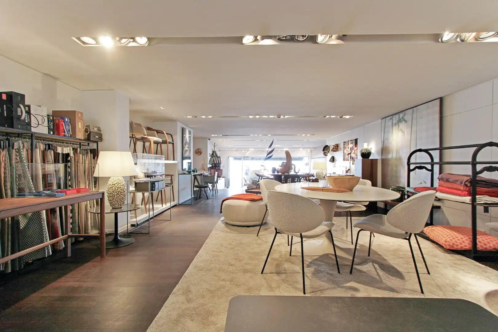 Handelsgelijkvloers met terras Zeedijk Zoute 786 te huur  foto 8