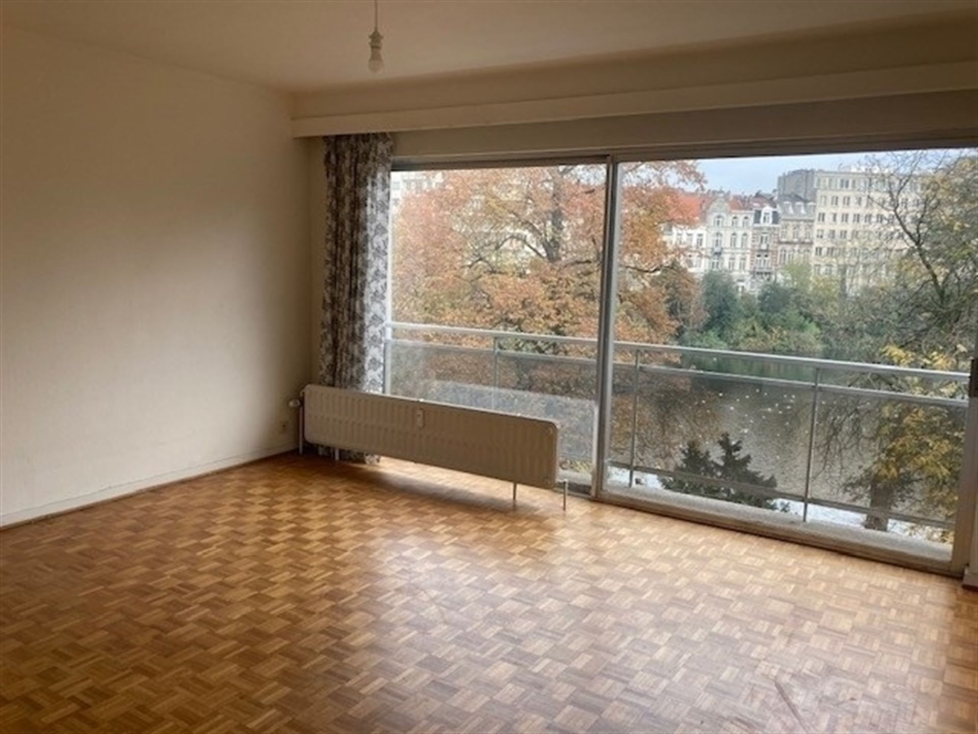 Ongemeubeld mooie Studio met zicht op Maria-Louizasquare foto 2