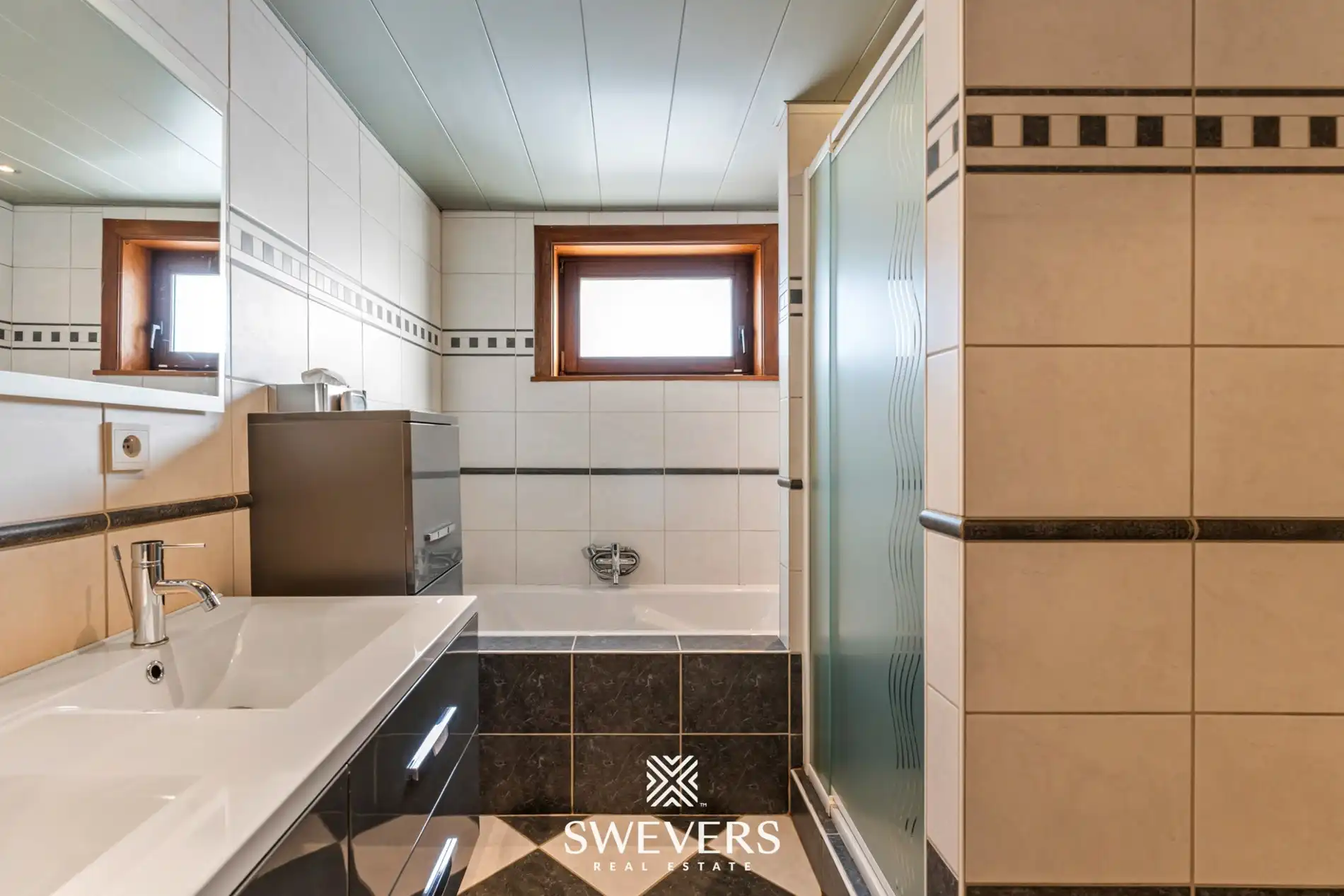 Gelijkvloerse, instapklare woning met grote tuin op rustige locatie te Koersel foto 13