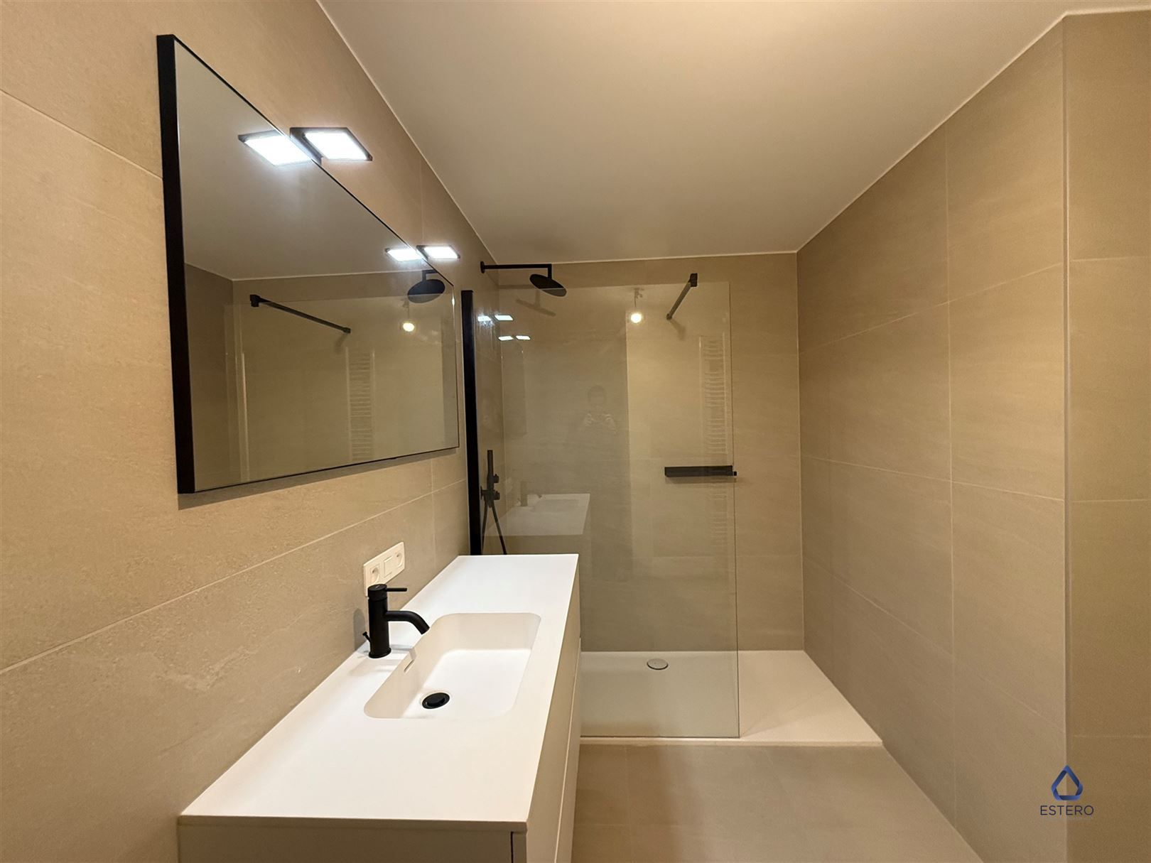 Nieuwbouwappartement met dubbel terras op een toplocatie foto 16