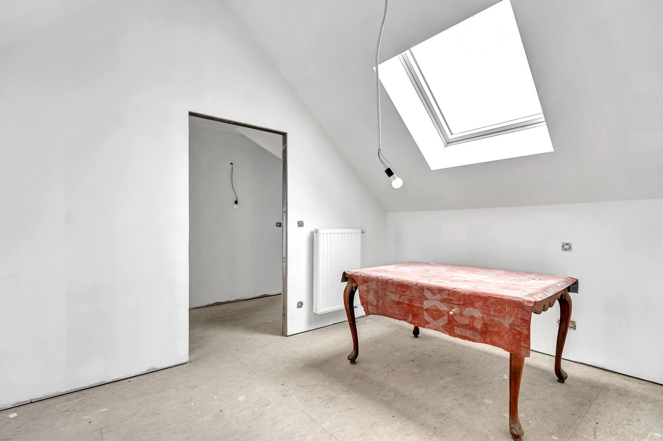 Goed gelegen opslagplaats met ruim af te werken appartement foto 19