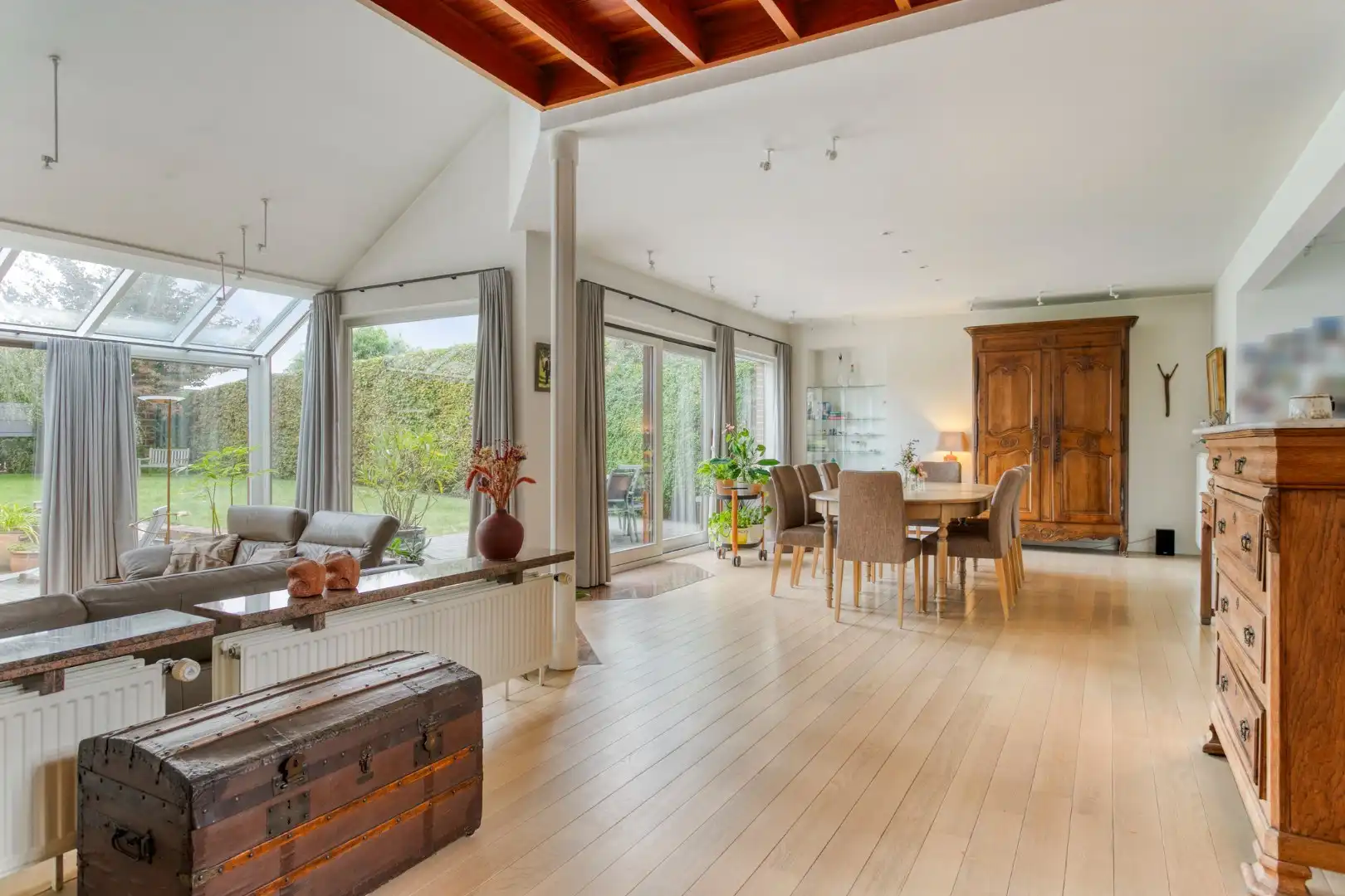 Prachtige, unieke woning met mooie tuin in het centrum van Wevelgem! foto {{pictureIndex}}