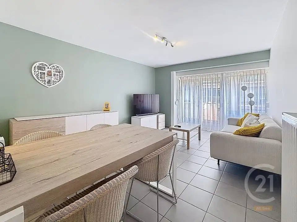 Ruim en volledig gerenoveerd appartement op centrale ligging in Westende-Bad foto 2