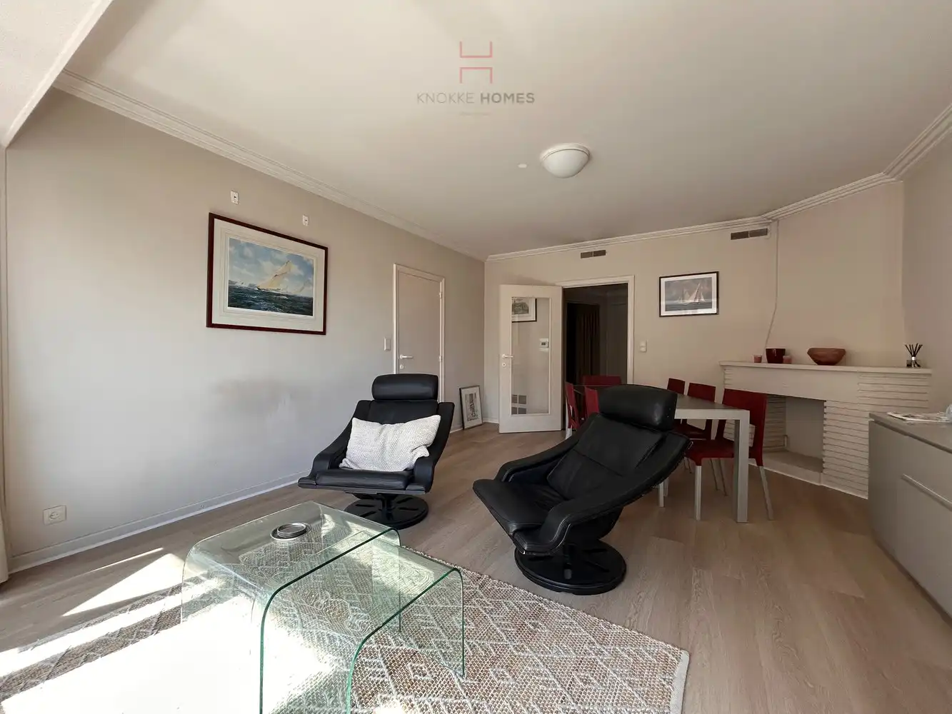 Gemeubeld twee-slaapkamer appartement met zijdelings zeezicht in een zijstraat van de zeedijk te Albertstrand foto 4