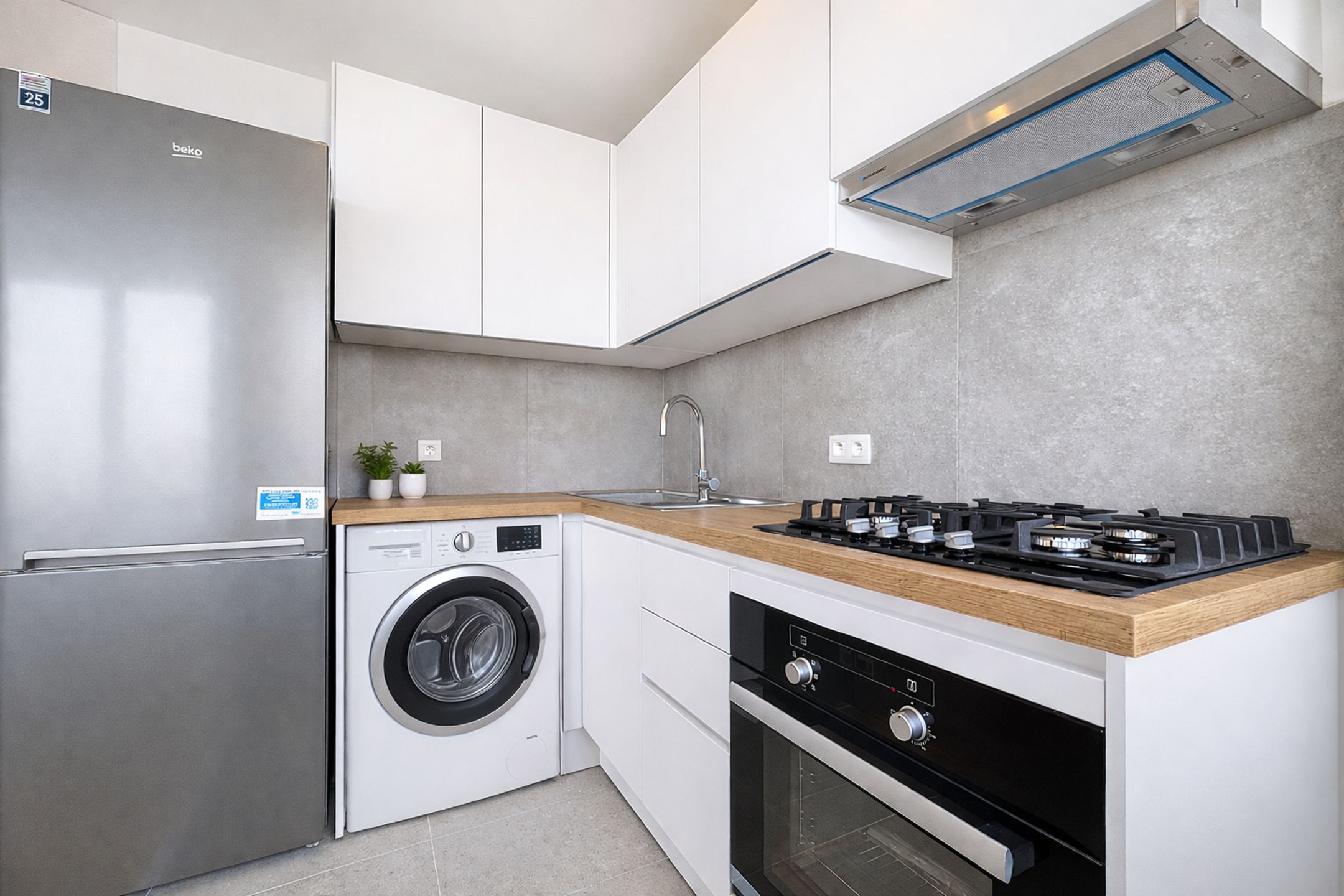 Prachtig gerenoveerd appartement met terras – instapklaar foto 5