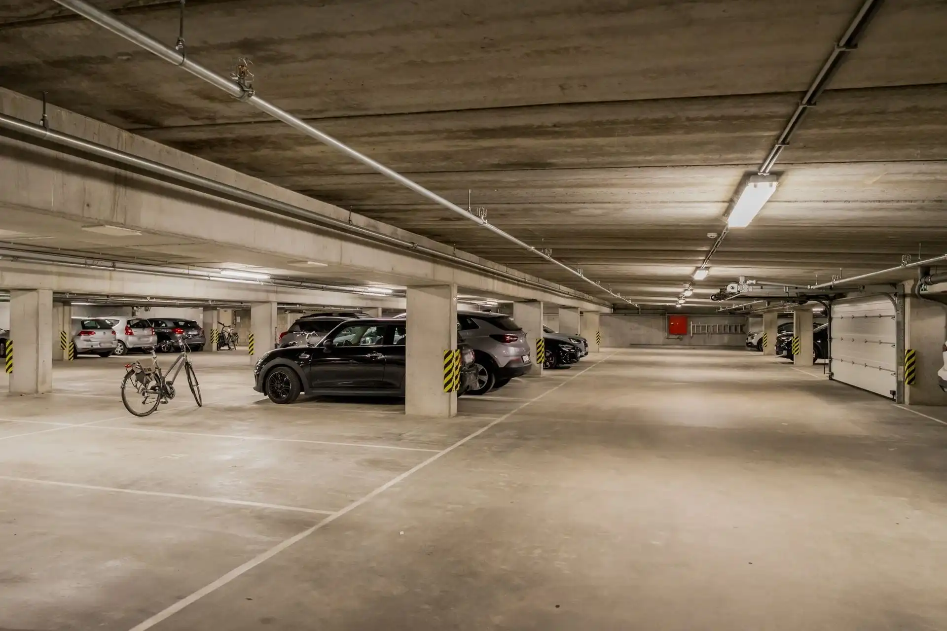 APP. MET 2 SLPKM., TERRAS EN AUTOSTAANPLAATS IN MECHELEN foto 6