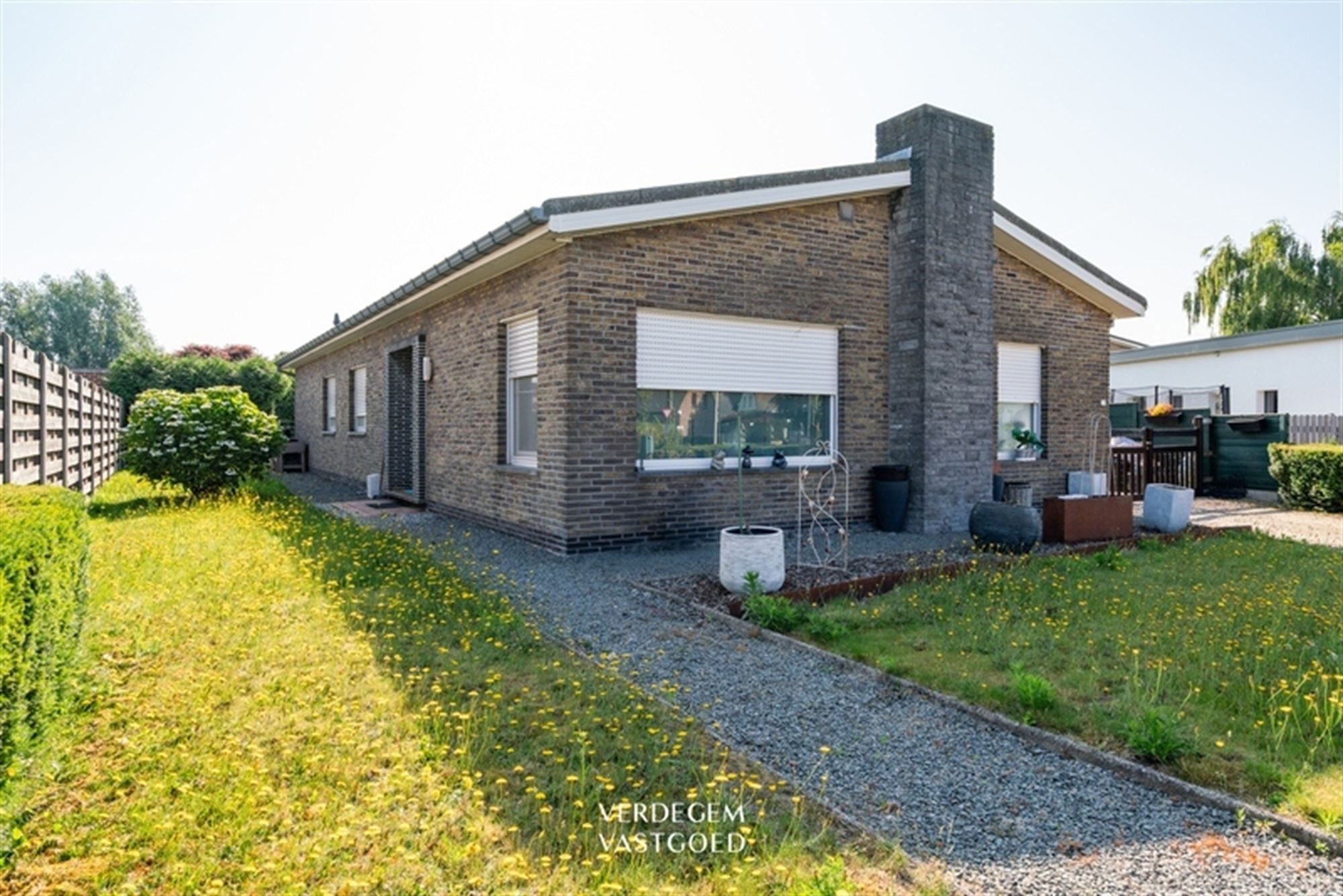Bungalow met 2 slaapkamers, 2 garages en tuin van 730m² foto 12