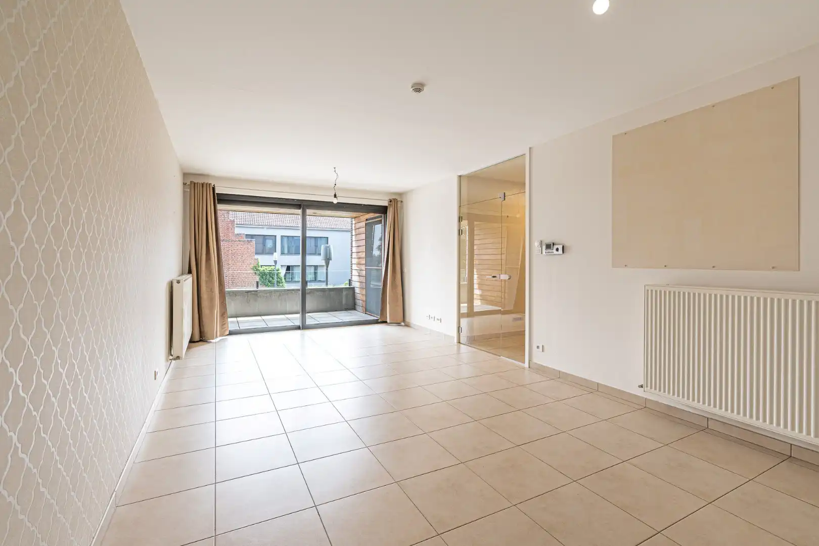 Instapklaar appartement met 2 slaapkamers, garage, berging en zonneterras in Dadizele foto 2