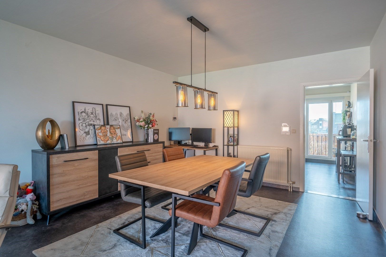 Ruim gerenoveerd appartement met terras, lift en garagebox in Turnhout | 2 slaapkamers | Energielabel B foto {{pictureIndex}}