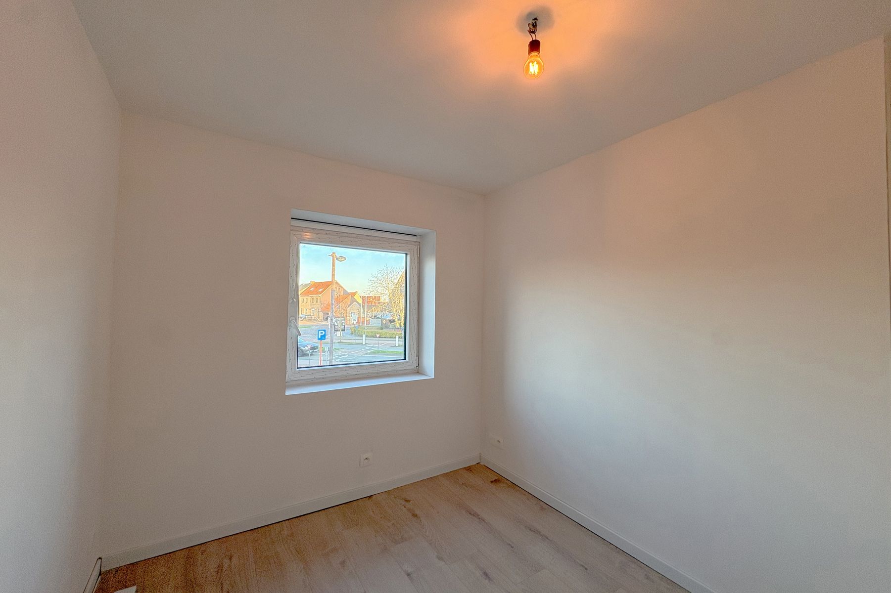 Volledig vernieuwde woning met 3 slaapkamers en tuin. foto 12