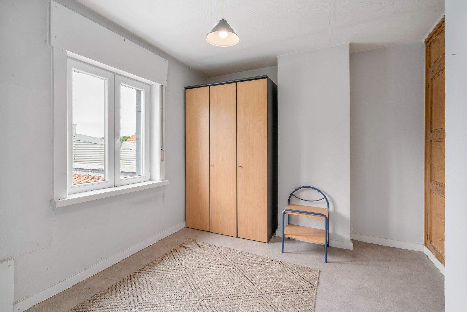 INSTAPKLARE WONING MET GARAGE EN UITWEG foto 11