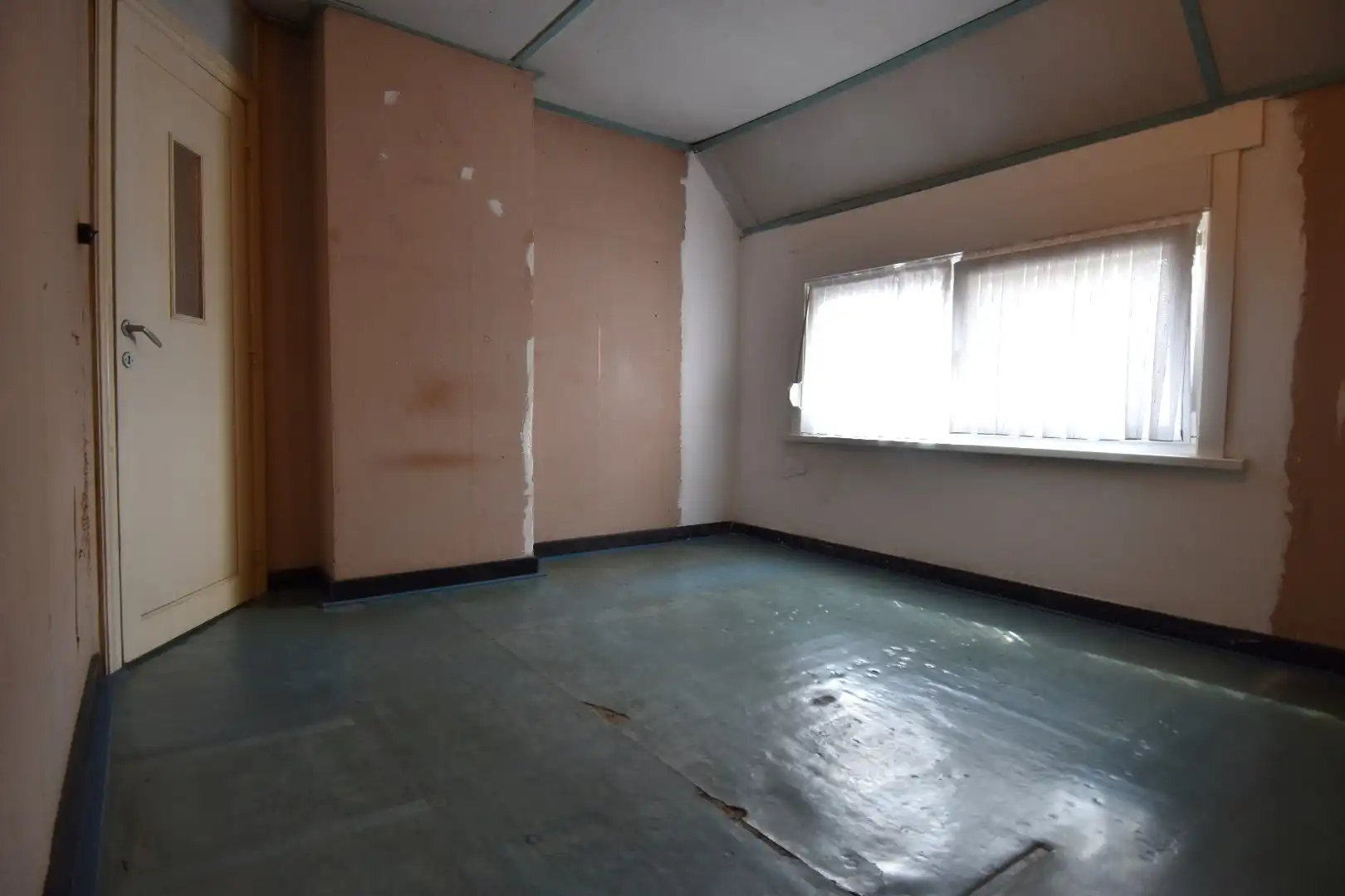Woning met veel potentieel, garage en charmante tuin te koop in Kuurne foto 6