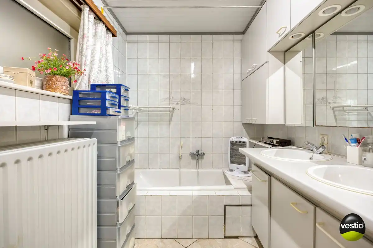 Gezinswoning met 3 slaapkamers, bureau en energiezuinige voorzieningen op toplocatie in Heusden-Zolder foto 11