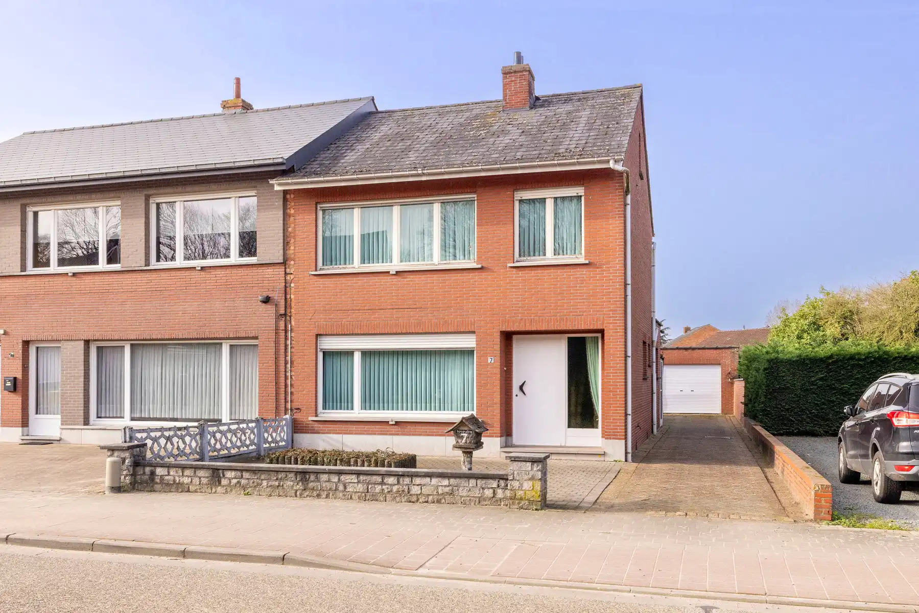 Te renoveren halfopen woning met 3 slp, garage en tuin. foto 5