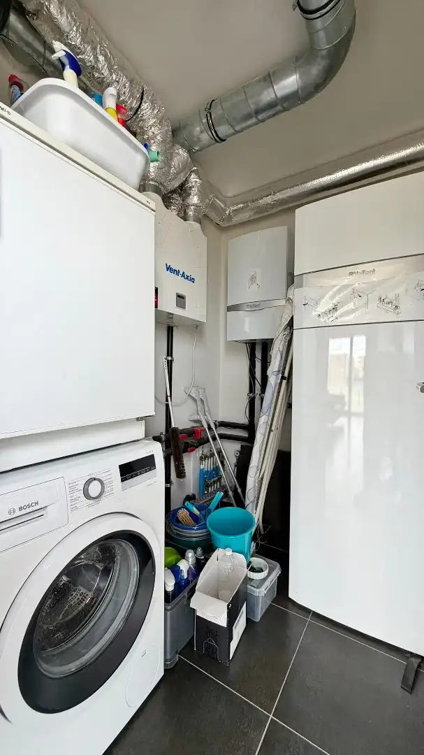 Recent, lichtrijk appartement met twee slaapkamers, zonnig terras en autostaanplaats.  foto 8