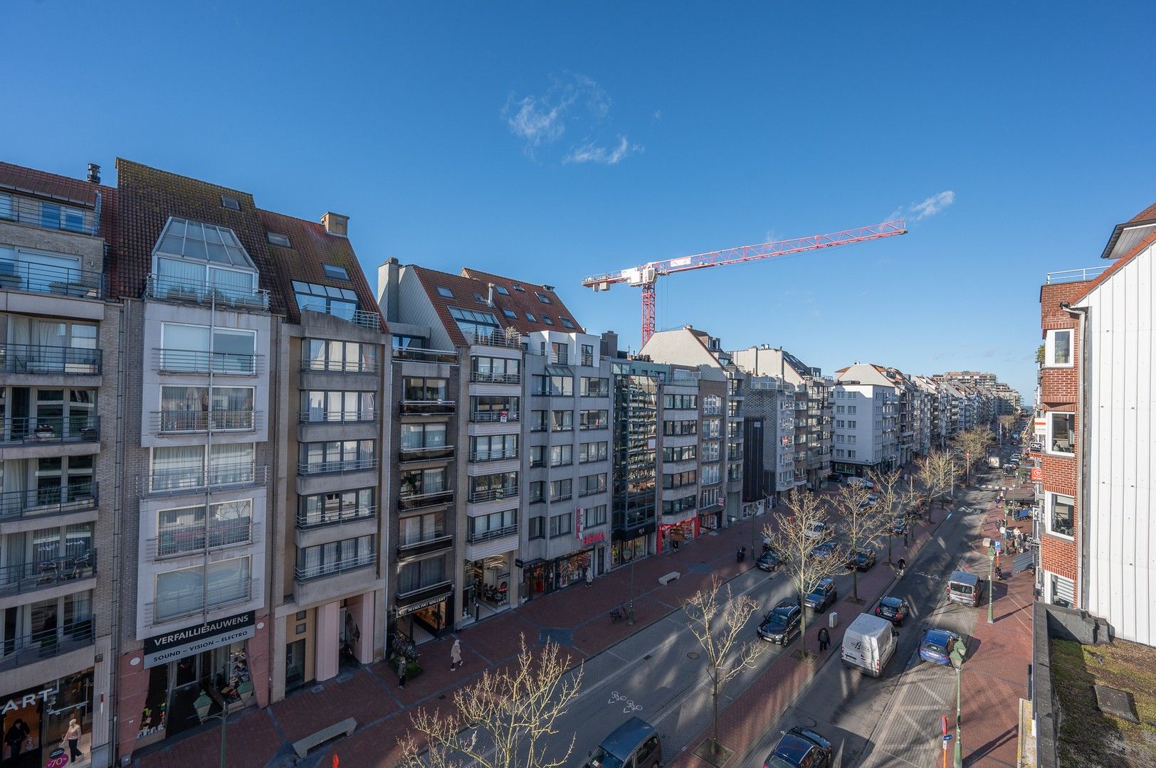 Fantastisch gerenoveerd appartement, centraal gelegen te Knokke op enkele stappen van de zee. foto 6