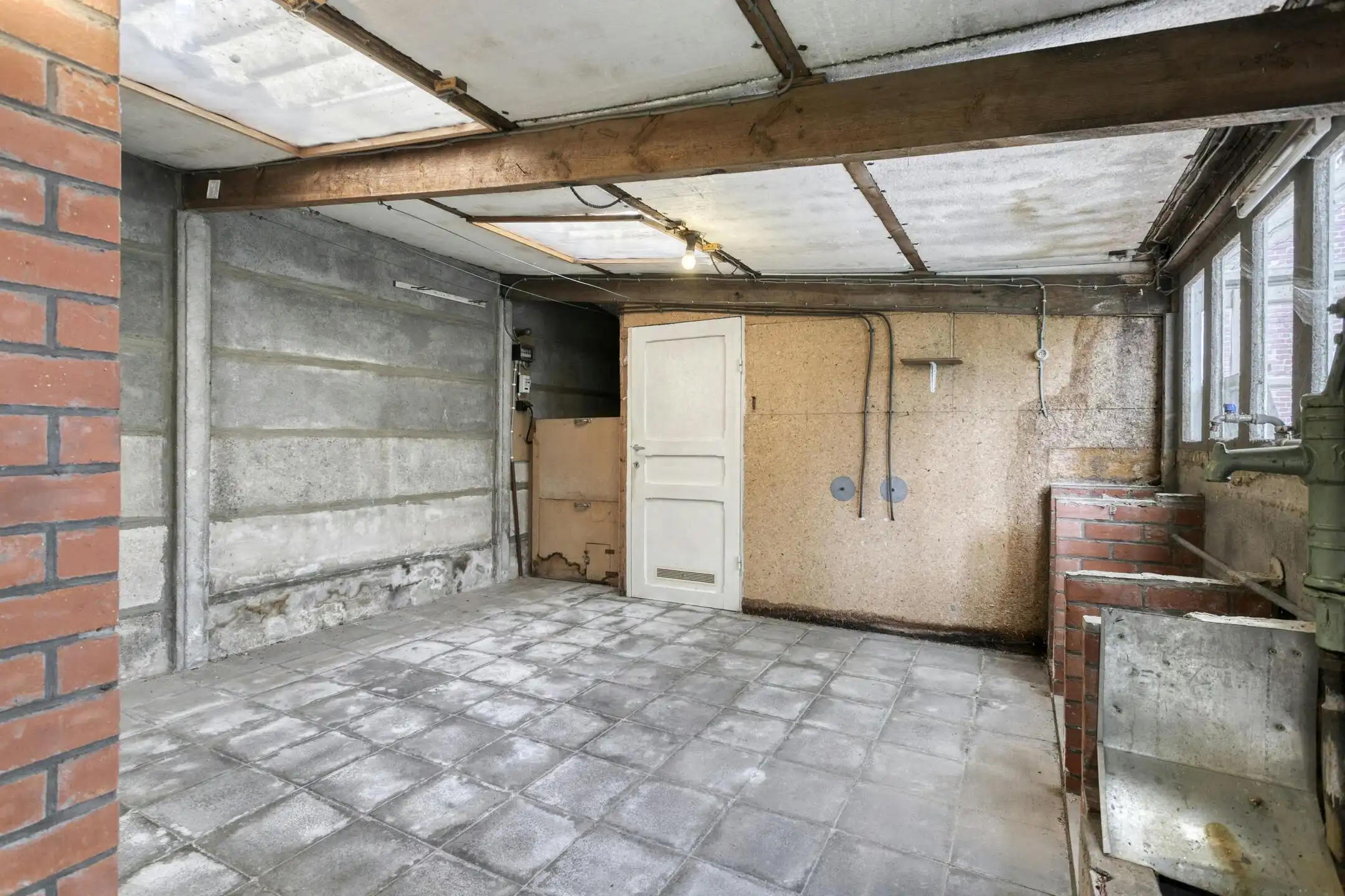 Te renoveren halfopen woning in Gullegem  foto 13