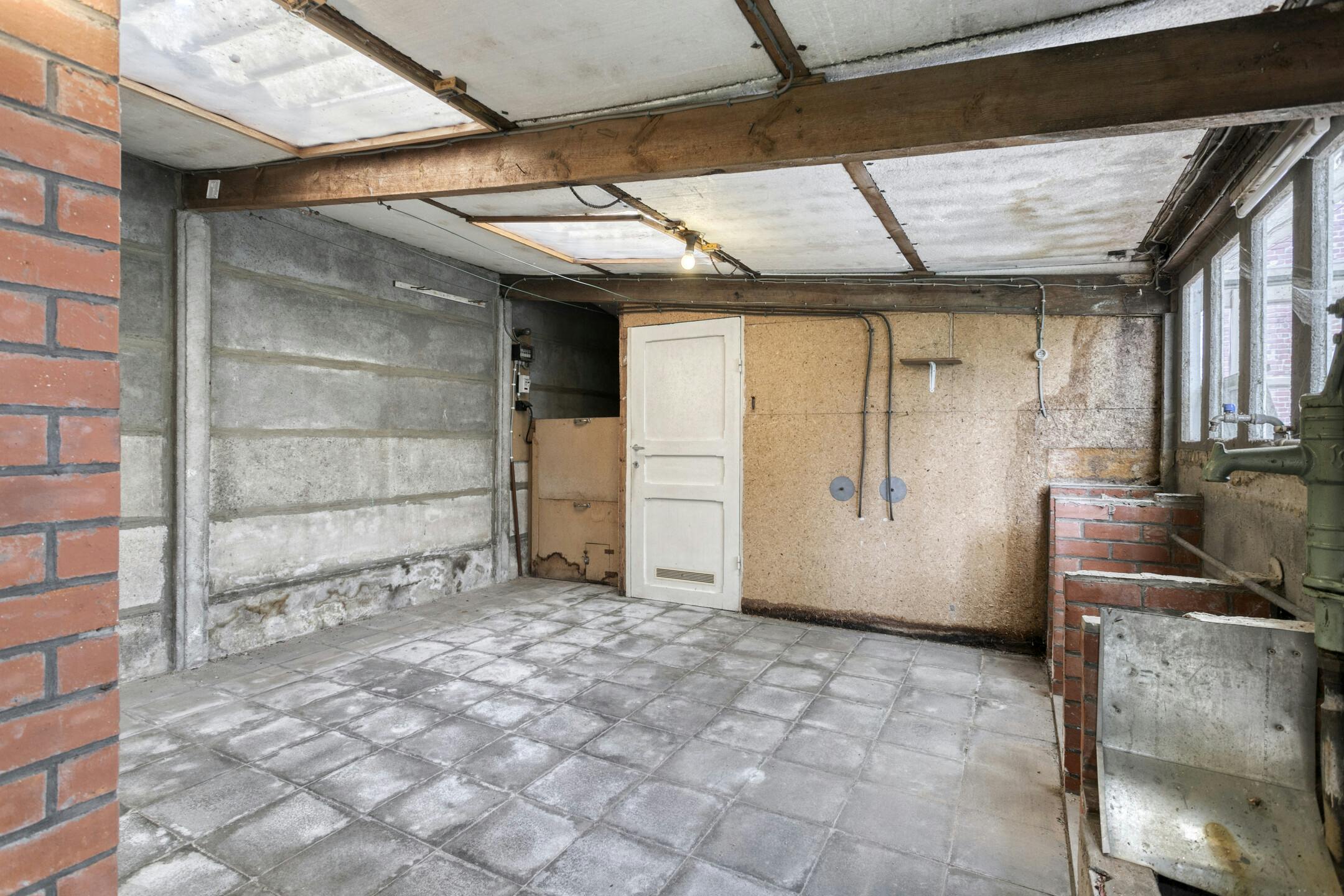 Te renoveren halfopen woning in Gullegem  foto 13