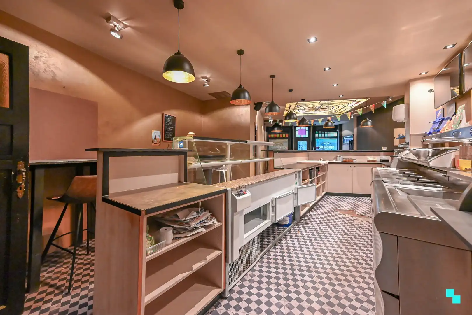 Uiterst commercieel gelegen handelspand foto 15