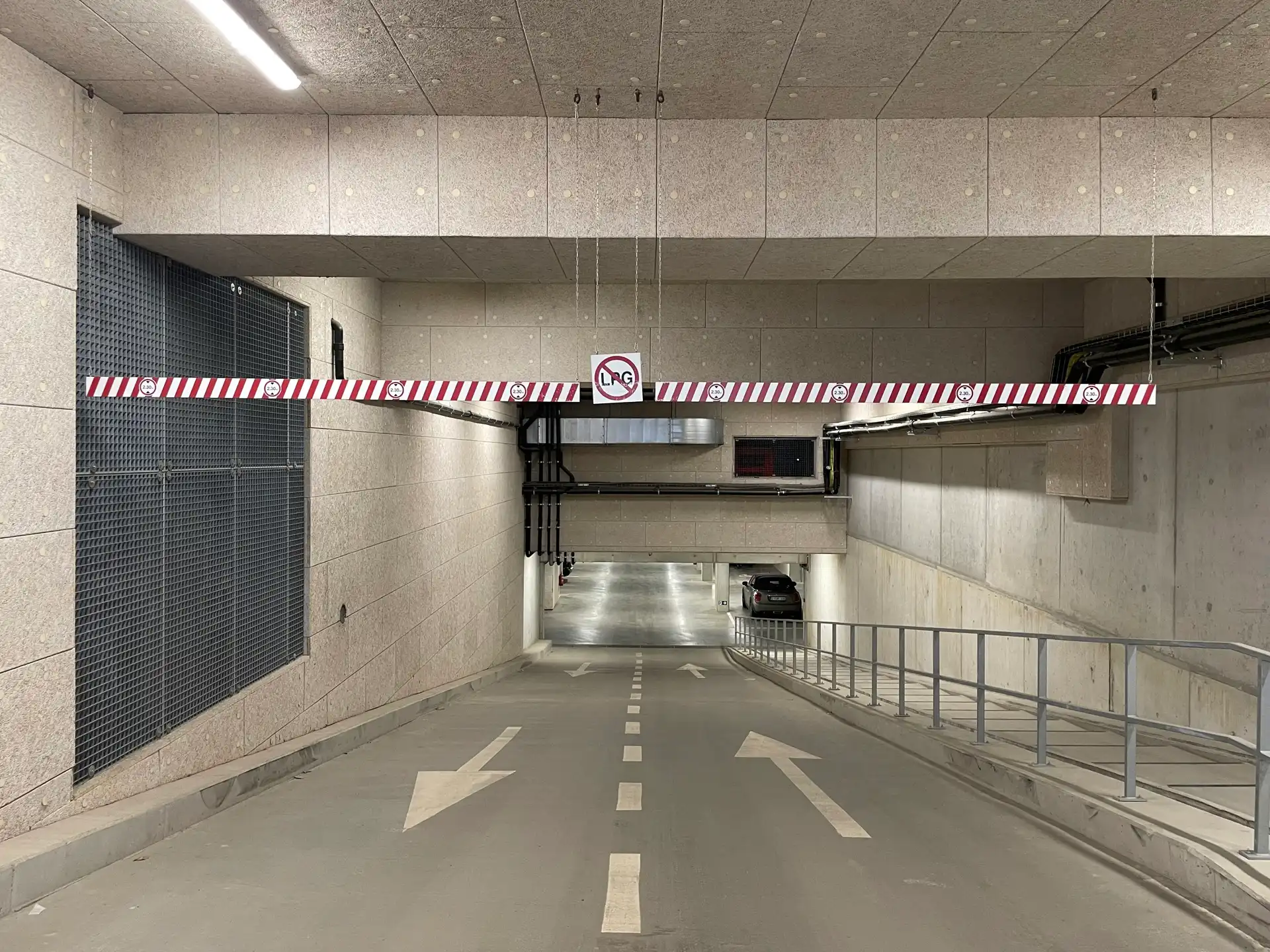 ANTWERPEN-CENTRUM - Ondergrondse staanplaats foto 4