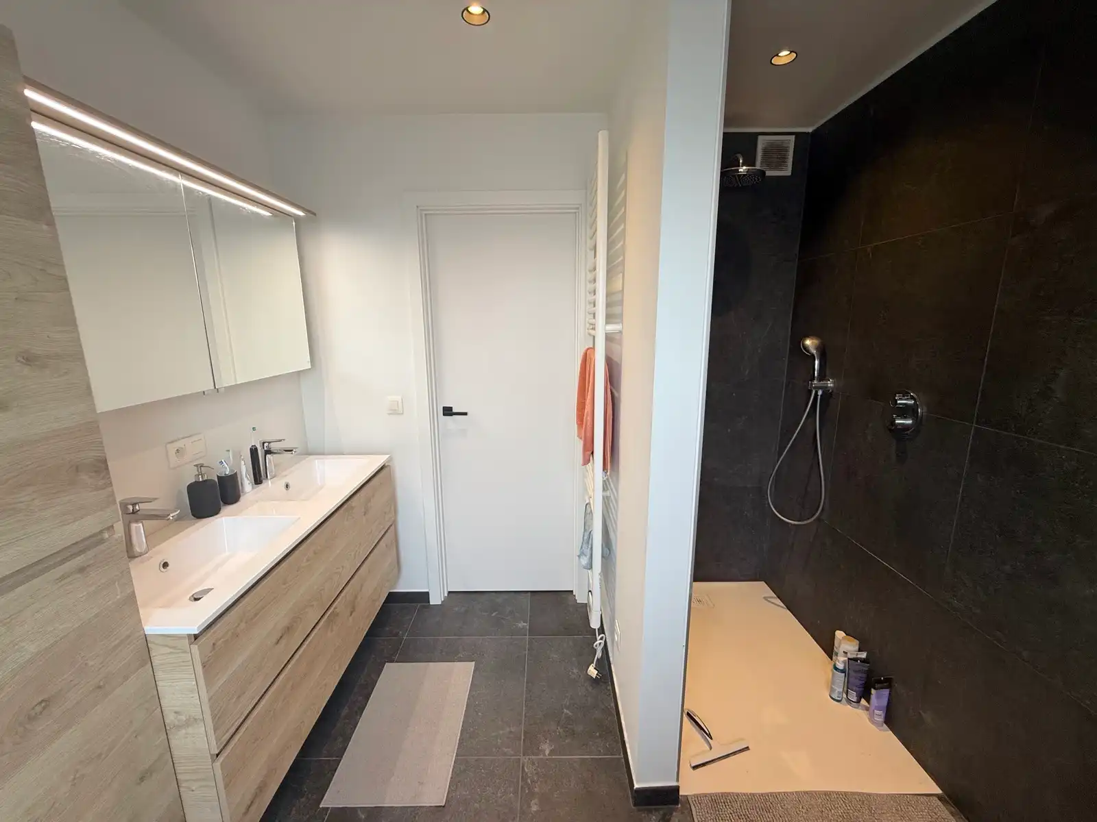 Energiezuinig woning met 4 slaapkamers, 2 badkamers en tuin foto 15