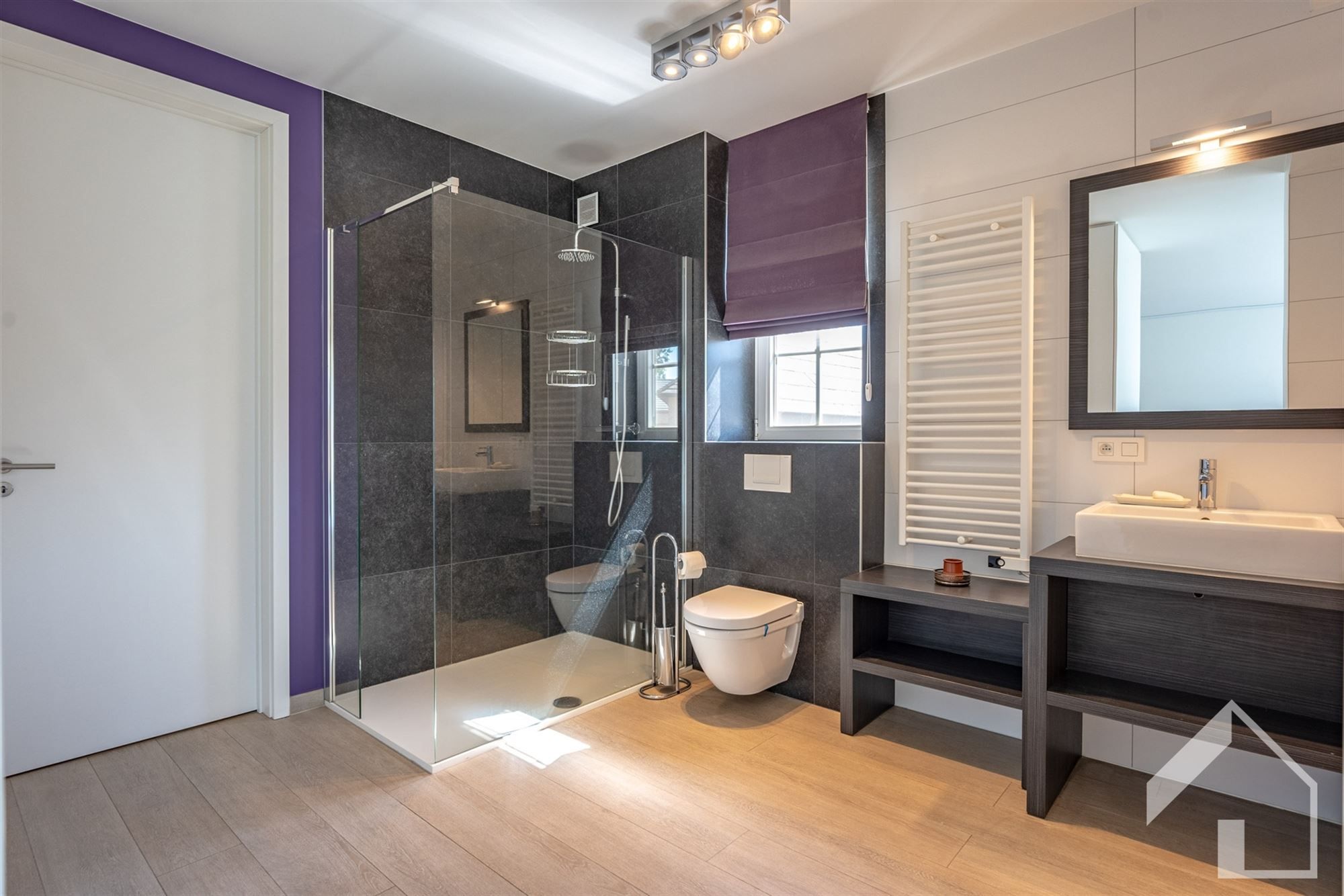 Energiezuinige woning met lift, tuin, oprit en inpandige garage foto 15